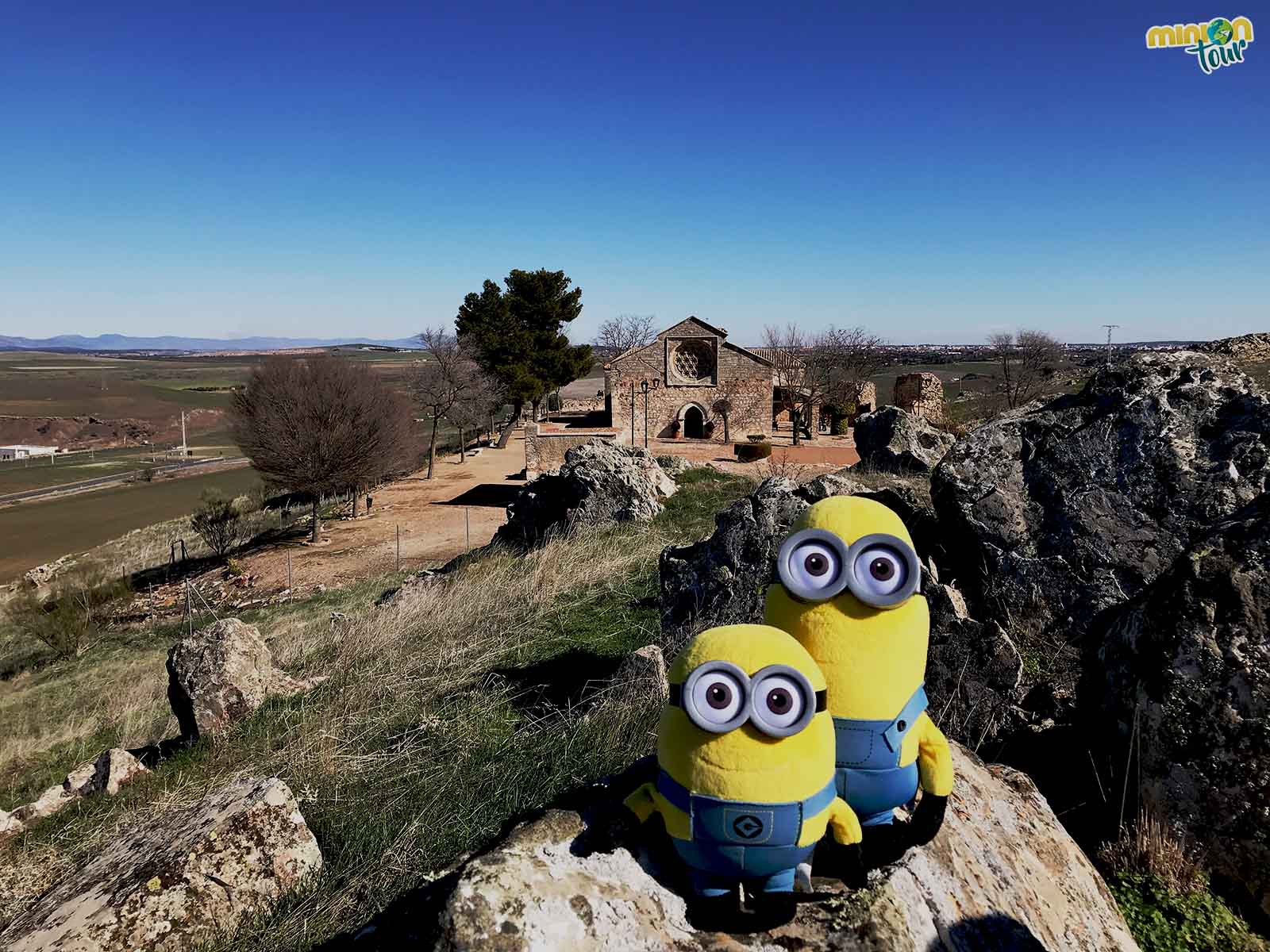 Los Minions en la Ermita de Alarcos