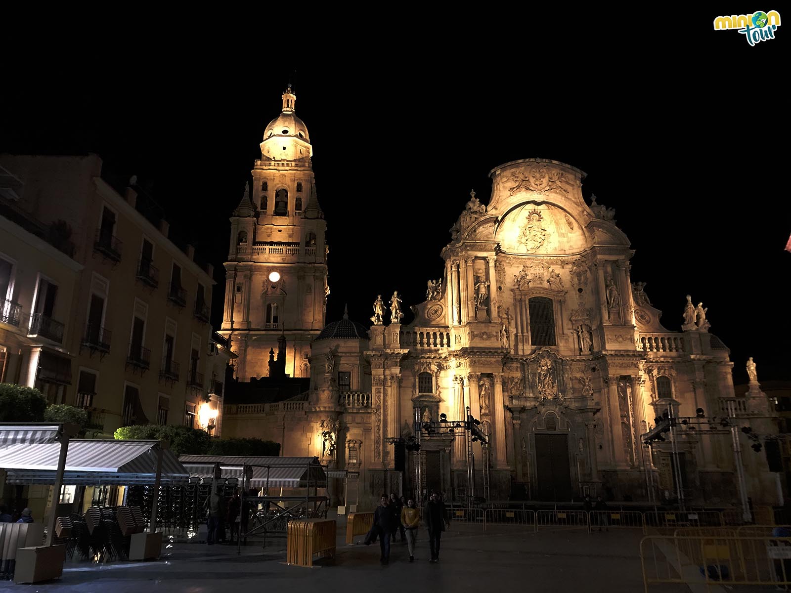 La Catedral de Murcia iluminada por la noche