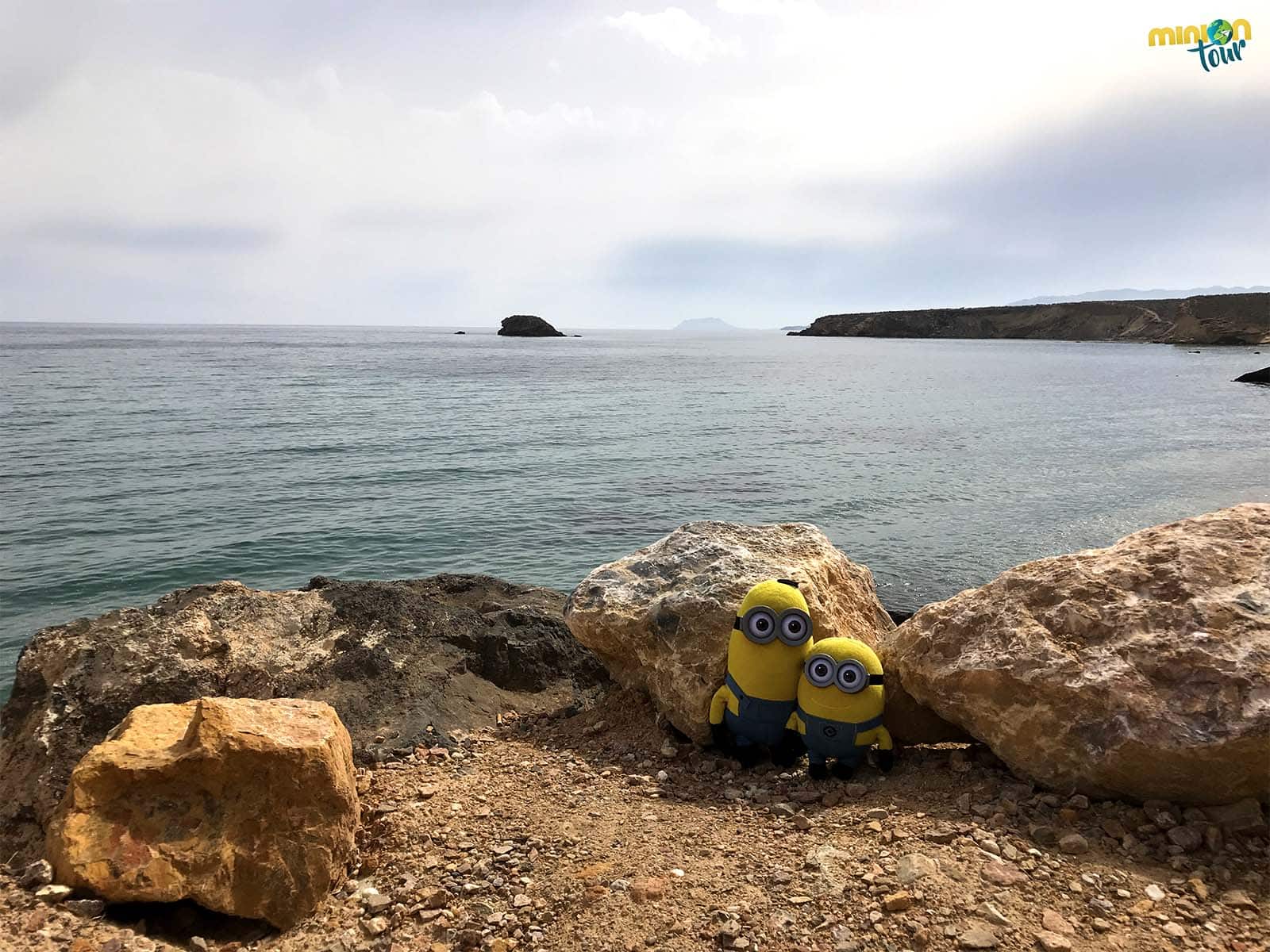 2 Minions la con isla de la Cueva de Lobos al fondo