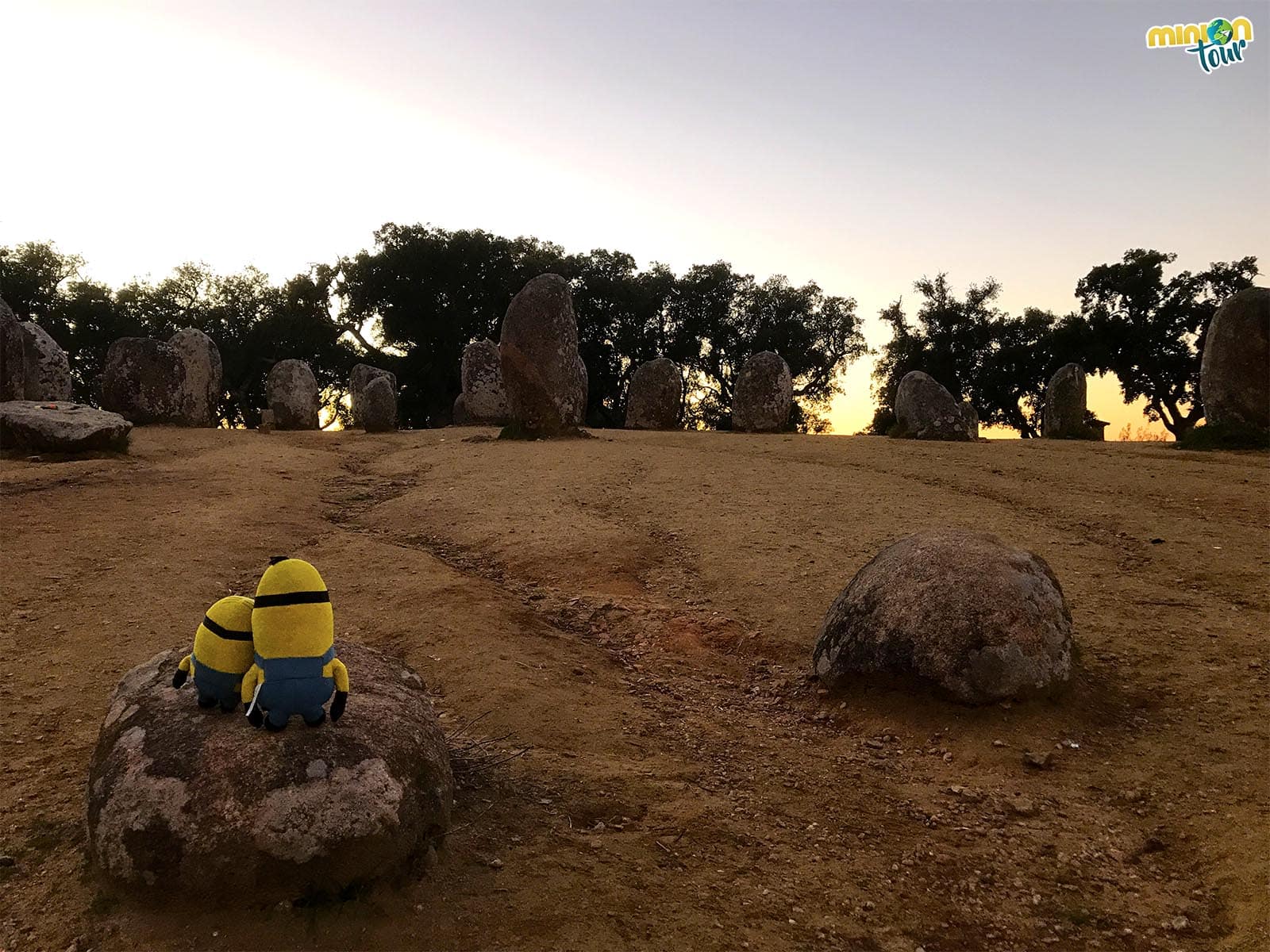 Puesta de sol en el Crómlech de los Almendros