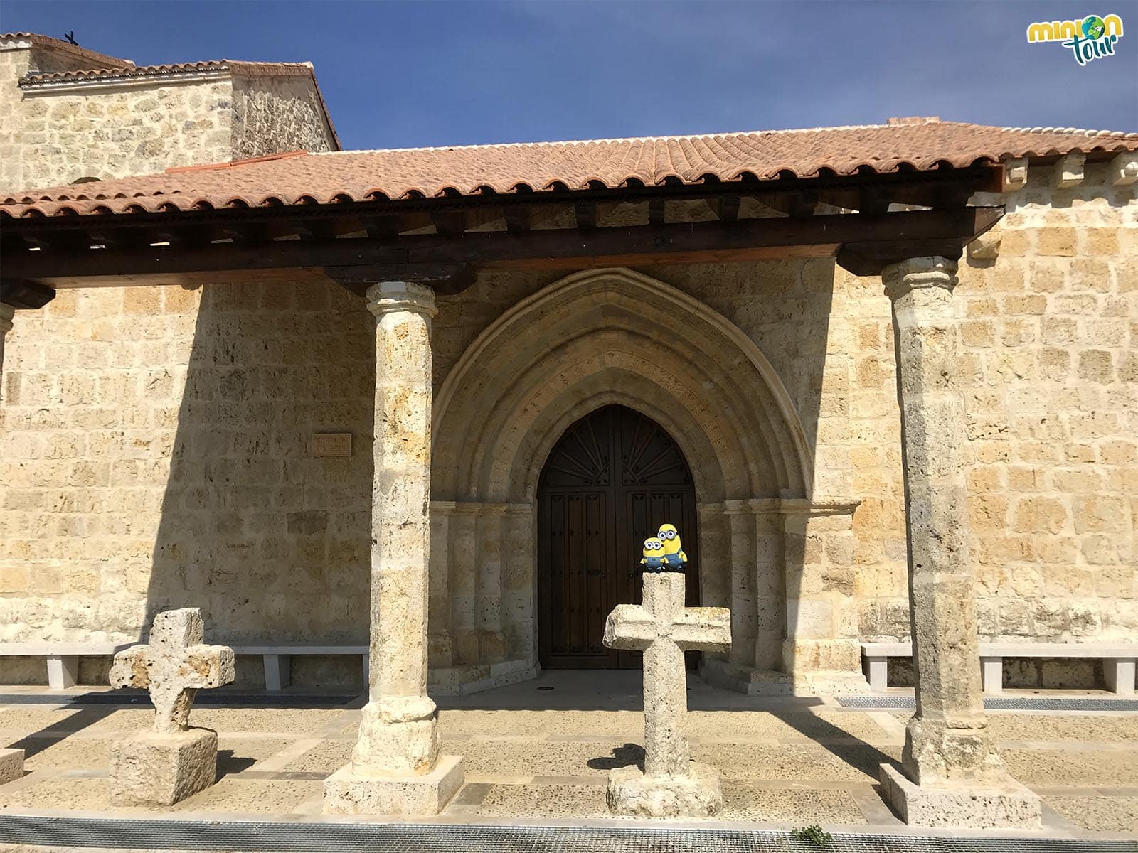 Puerta de entrada a la ermita