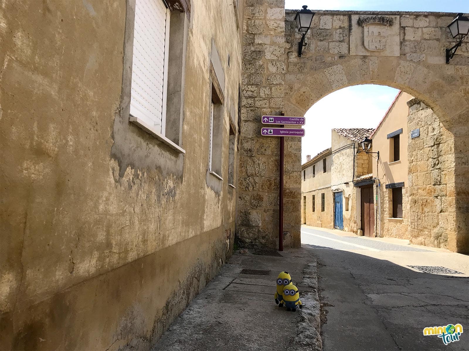 Puerta norte de Fuentes de Valdepero