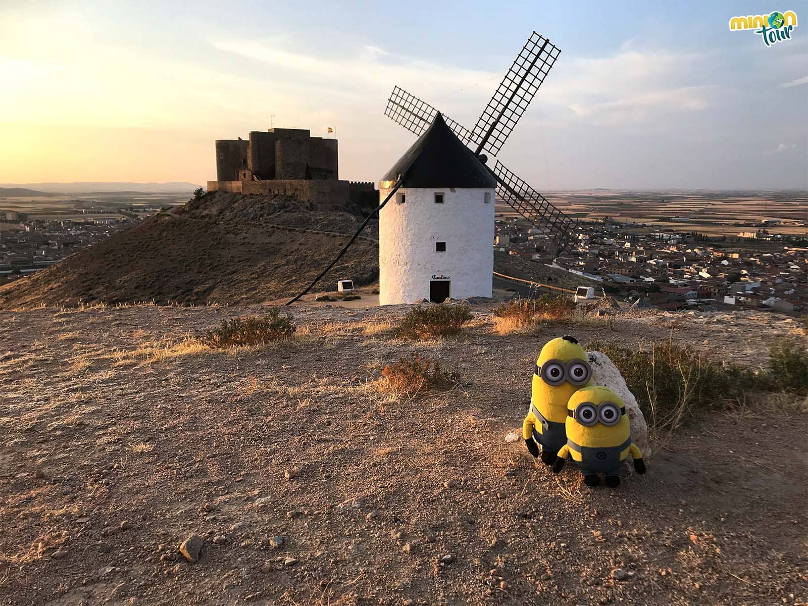 Consuegra, un molino y el castillo