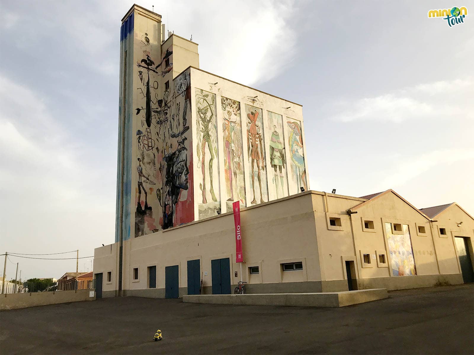 Un silo con teatro