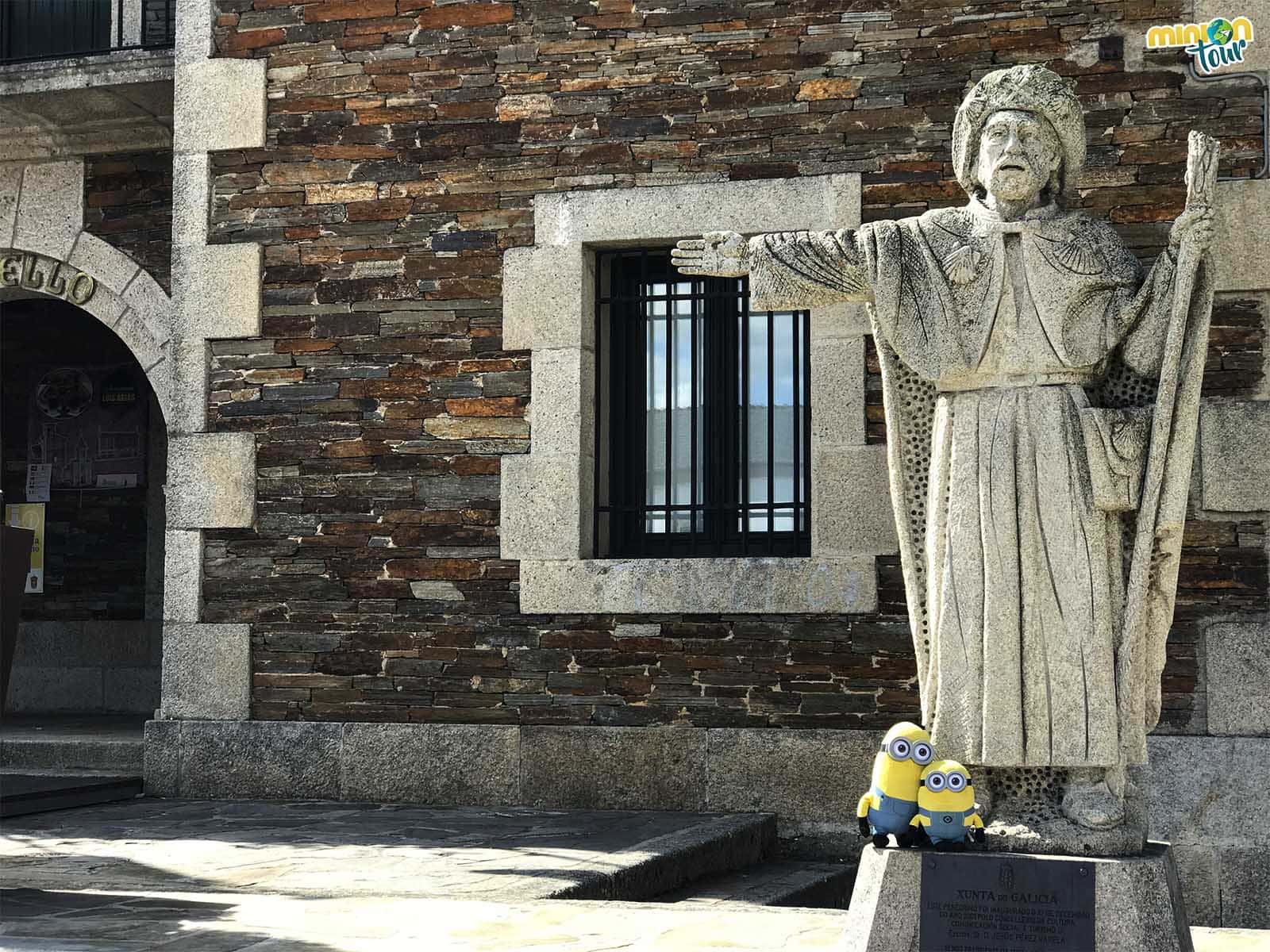 Estatua de peregrino en Portomarín