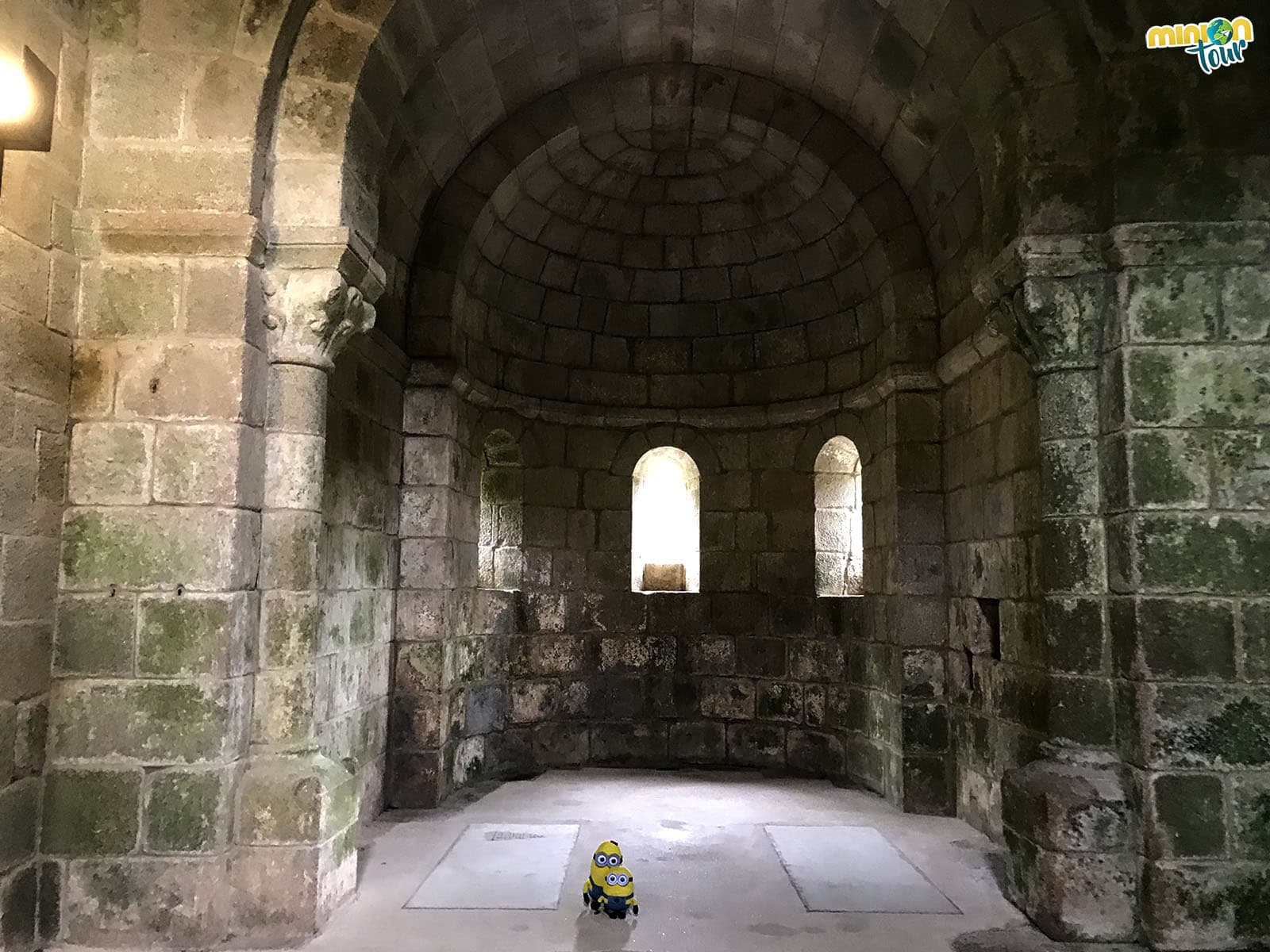 Interior del Monasterio de Caaveiro