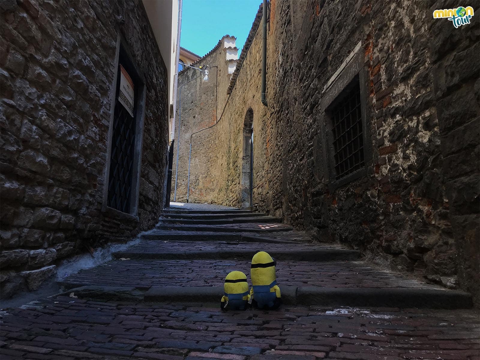 2 Minions preparados para descubrir Bérgamo