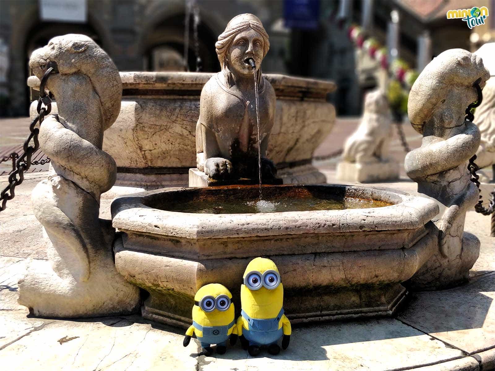 2 Minions en la Fuente de Contarini