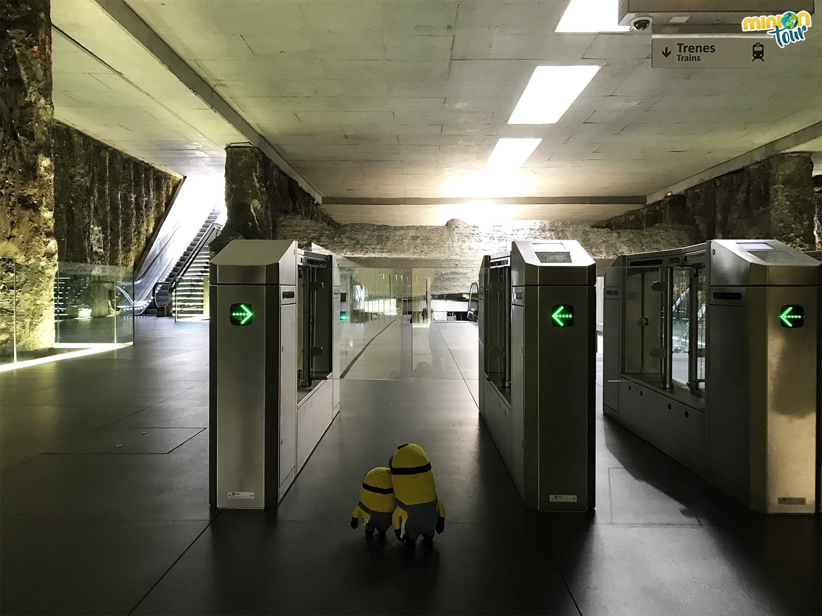 En la entrada del Metro de Granada, nuestra actividad dentro del fin de semana de turismo sostenible en Granada