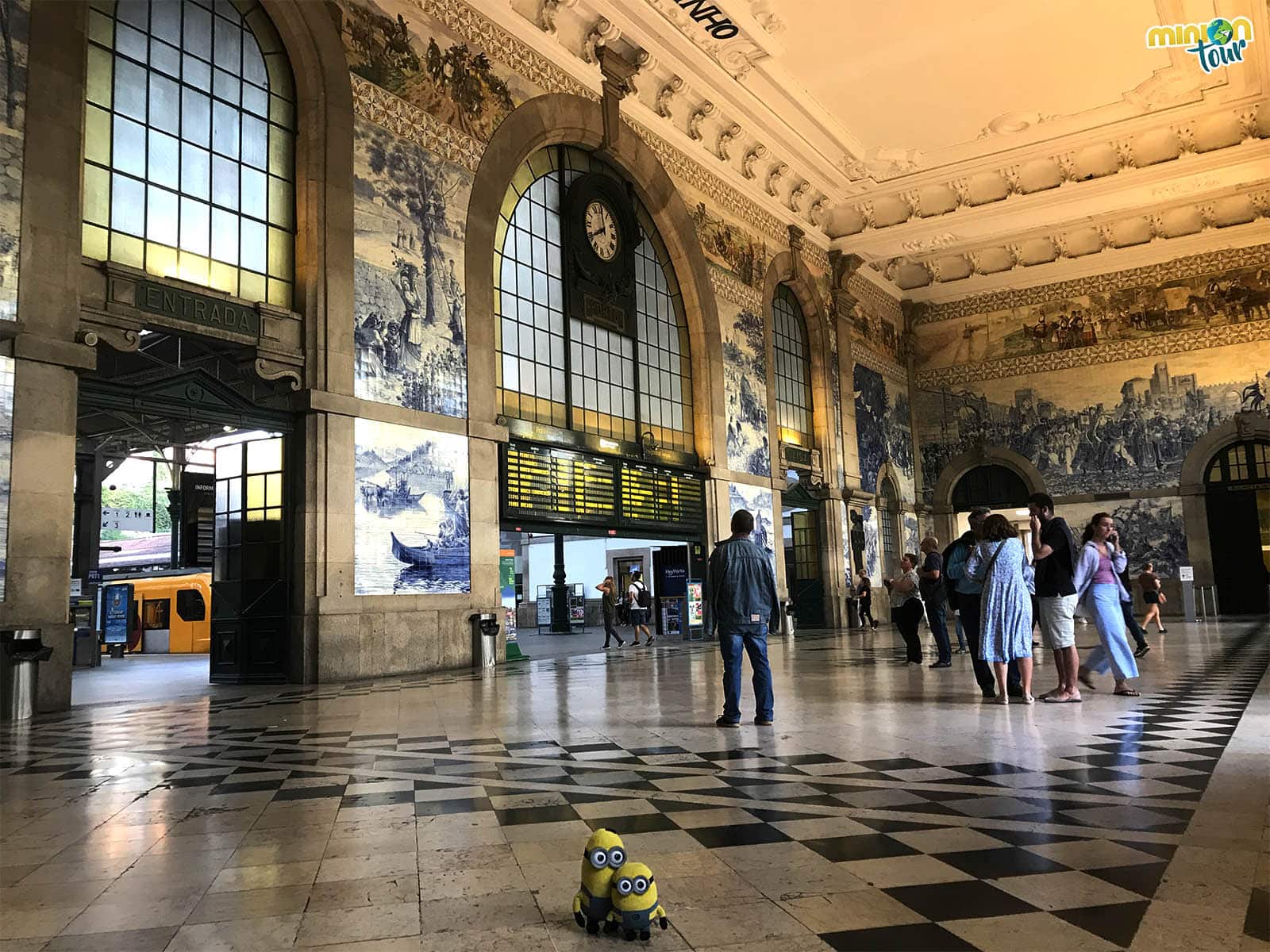 Interior de la Estación de San Bento