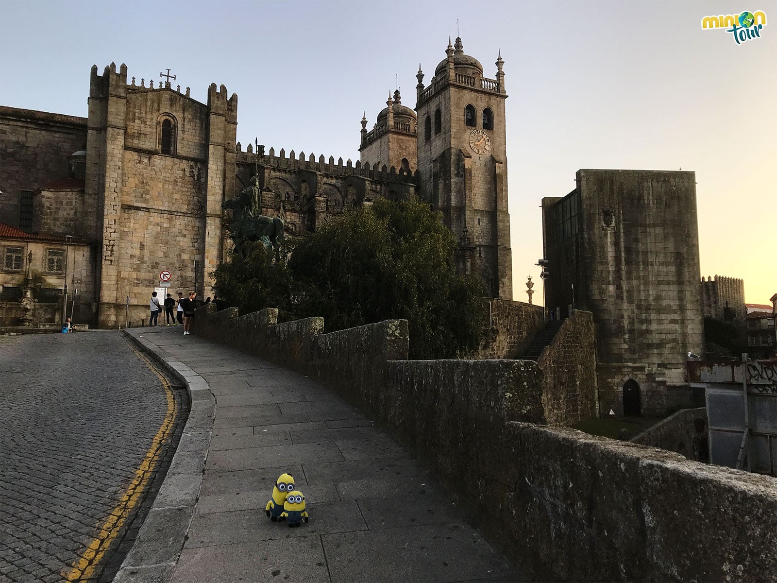 Entras las cosas que ver en Oporto un fin de semana no puede faltar su catedral