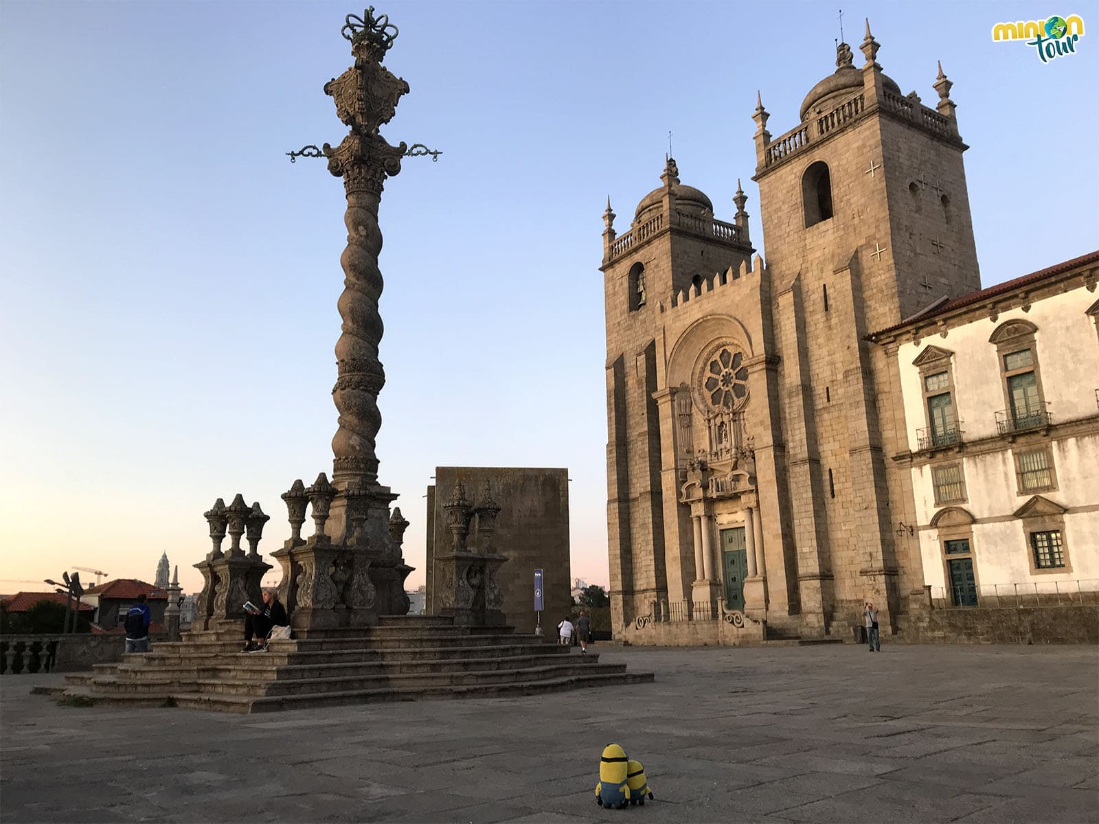 Pelourinho cerca de la Catedral de Oporto, otra de las cosas que tienes que ver en Oporto en un fin de semana