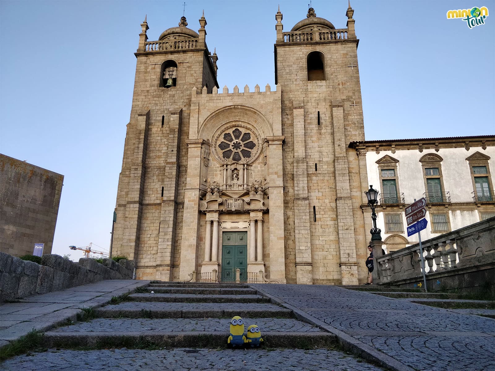 La Catedral de Oporto de frente