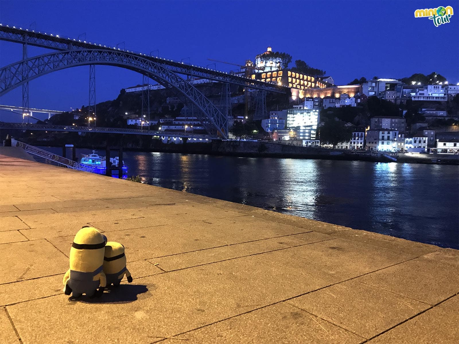 El Puente de Don Luis I de noche, un imprescindible que ver en Oporto en un fin de semana