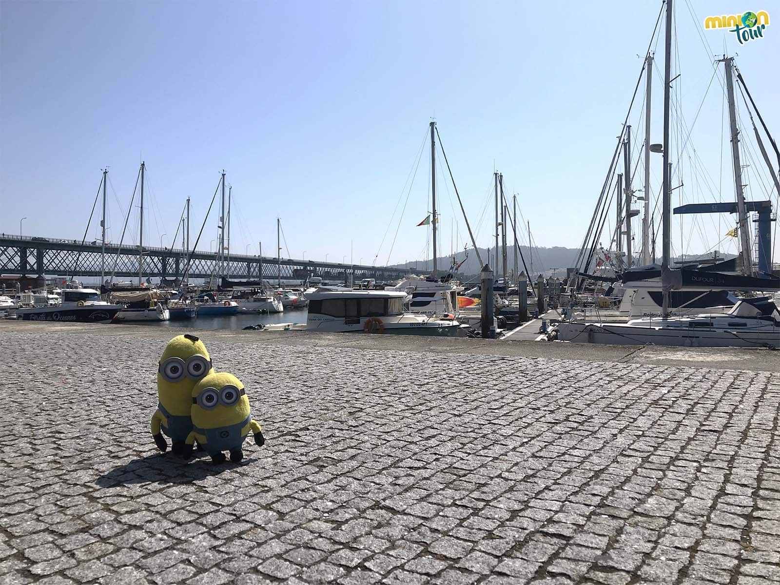 2 Minions preparados para empezar a recorrer Viana do Castelo