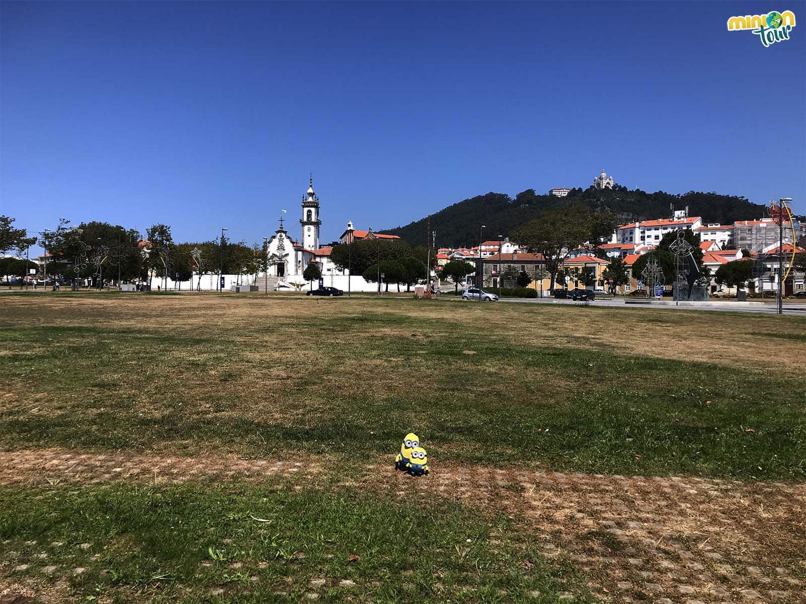 Nuestra Señora de la Agonía y Santa Luzia al fondo