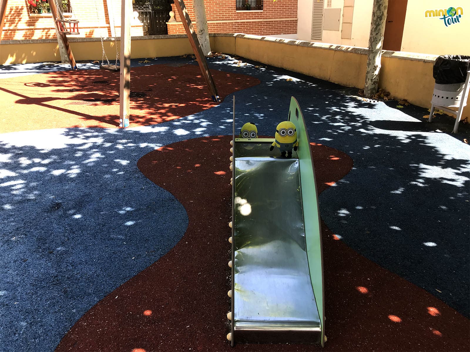 Parque infantil en Dueñas