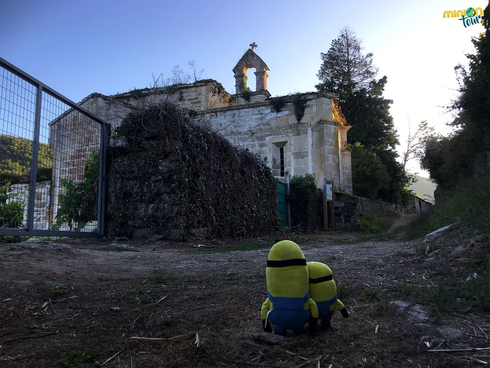 Otra vista del Monasterio de San Paio da Abeleda en el Sendero de los Bosques Mágicos de Castro Caldelas