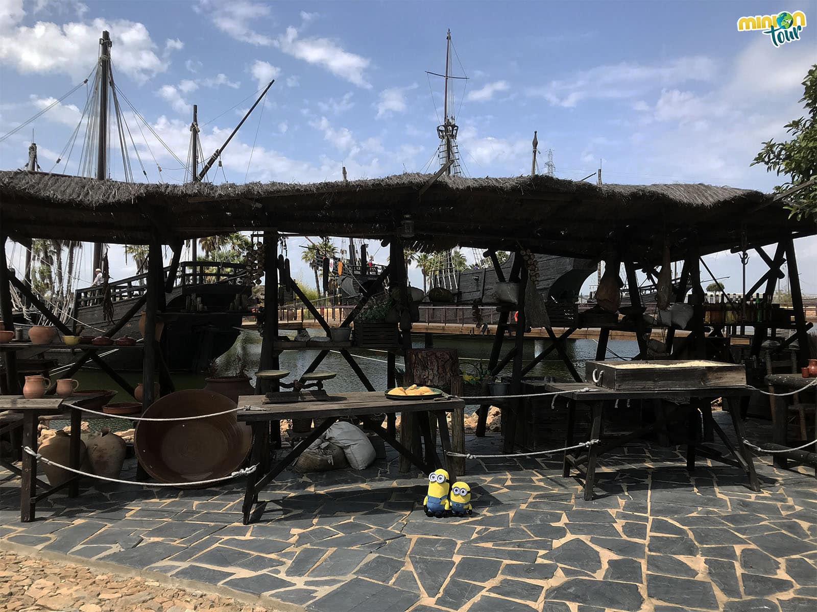 Un paseo por el puerto del Muelle de las Carabelas