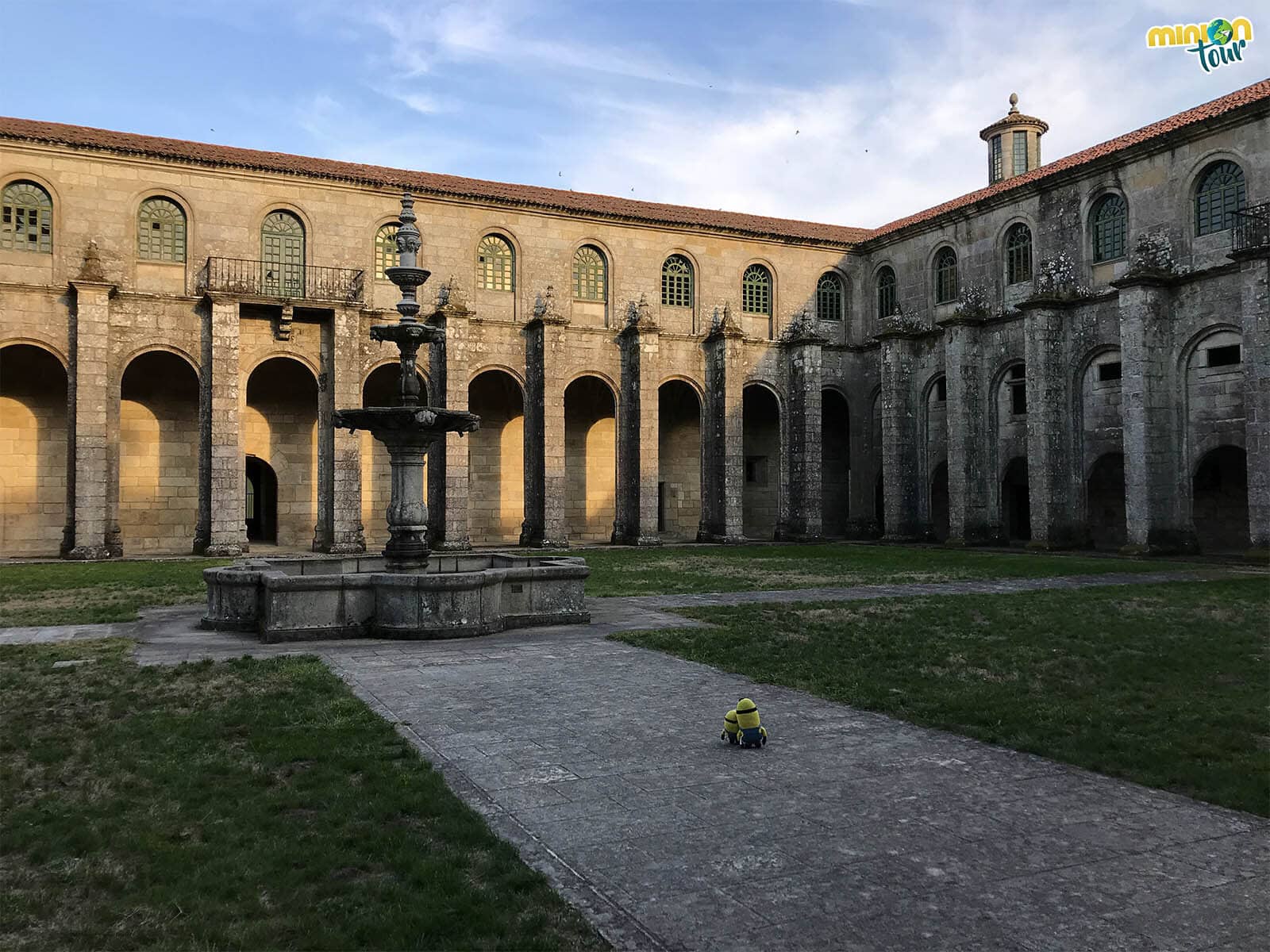 Visitando el Claustro de los Pináculos del Monasterio de Oseira