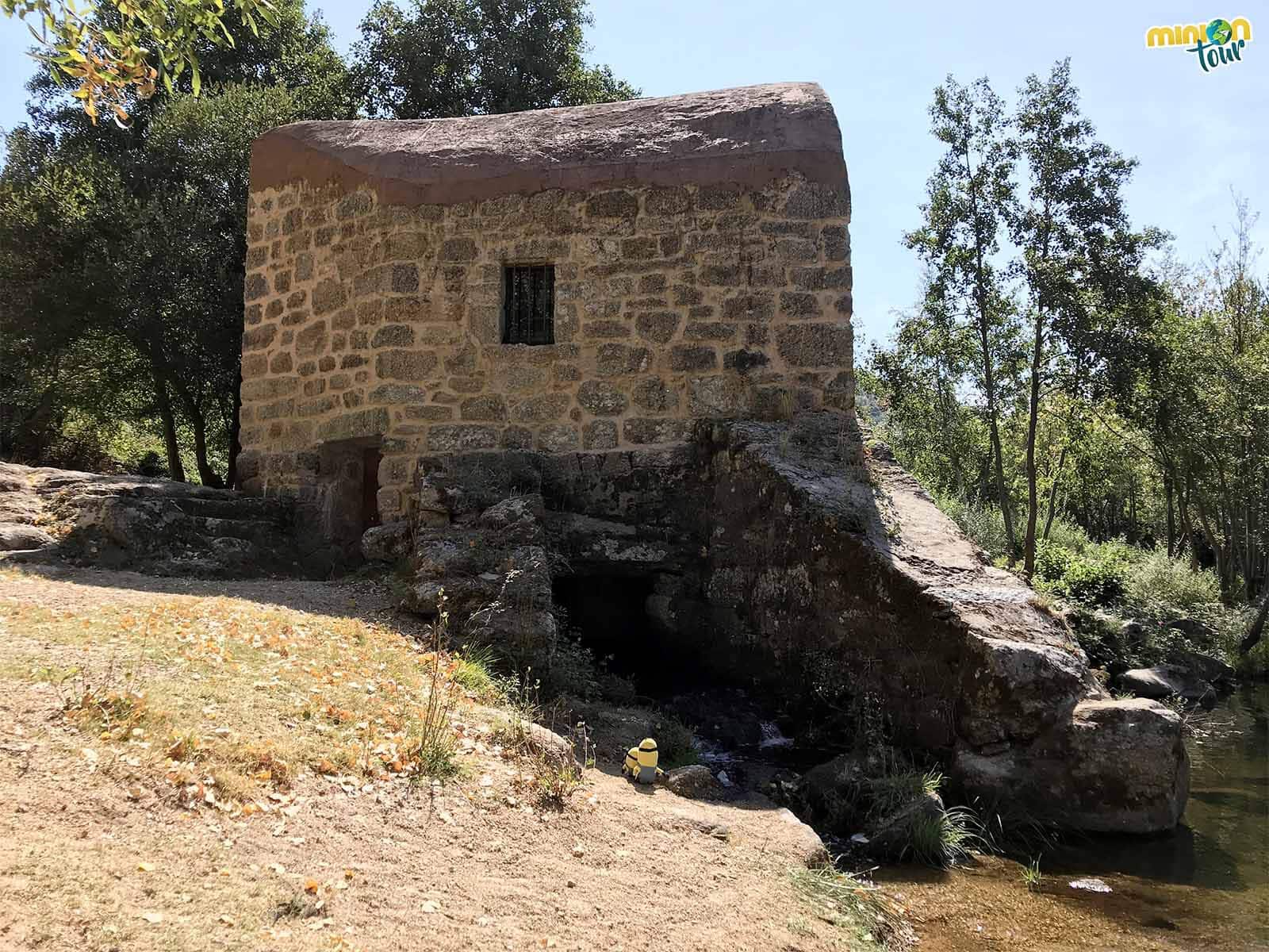 En la playa fluvial nos encontramos con varios molinos