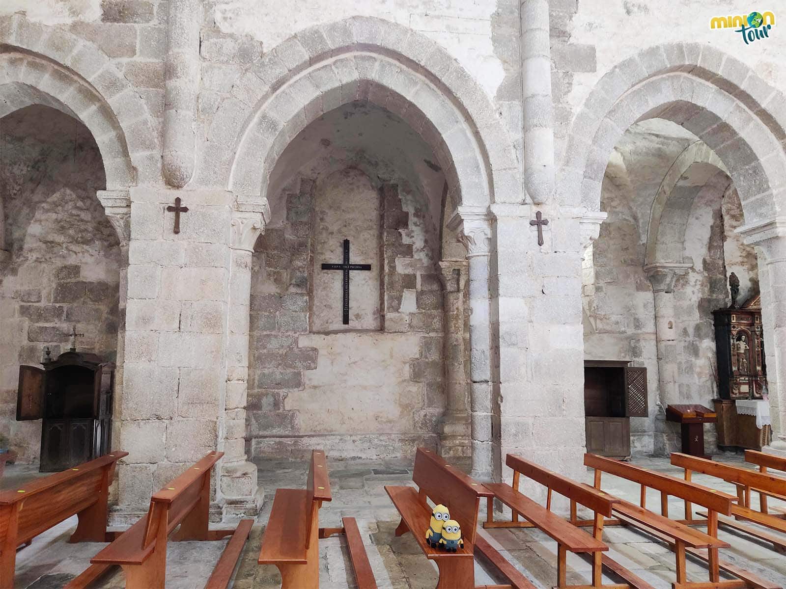 Cotilleando el interior de la iglesia del Monasterio de Santa María de Meira