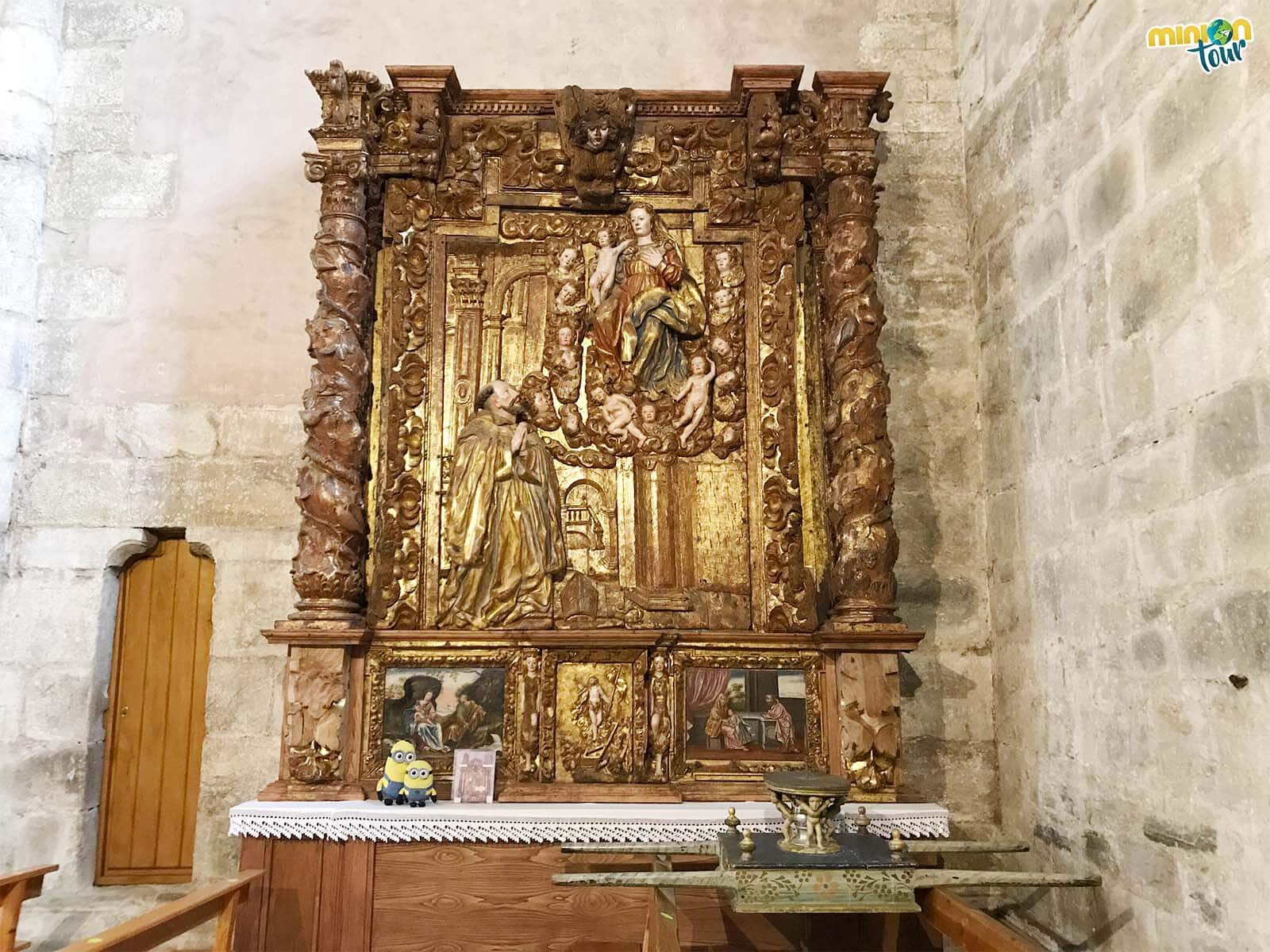 El retablo ya tiene las columnas bien puestas