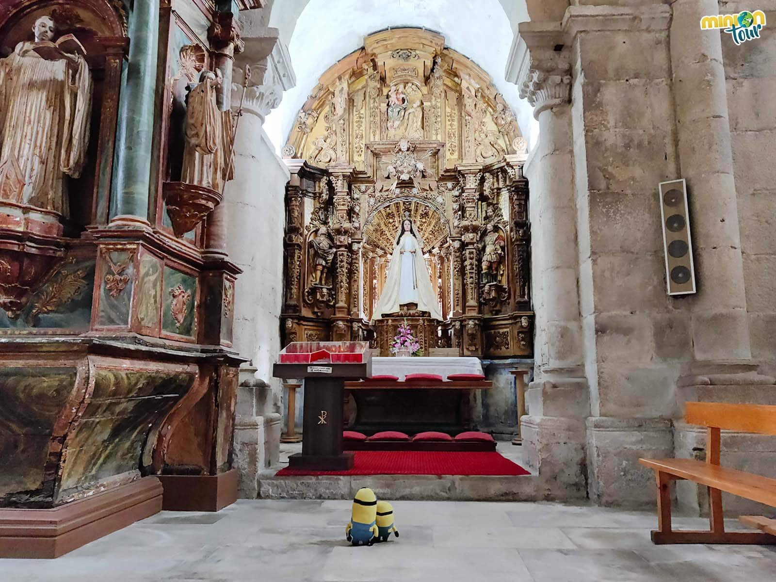 Saludando a la Virgen de Santa María de Meira