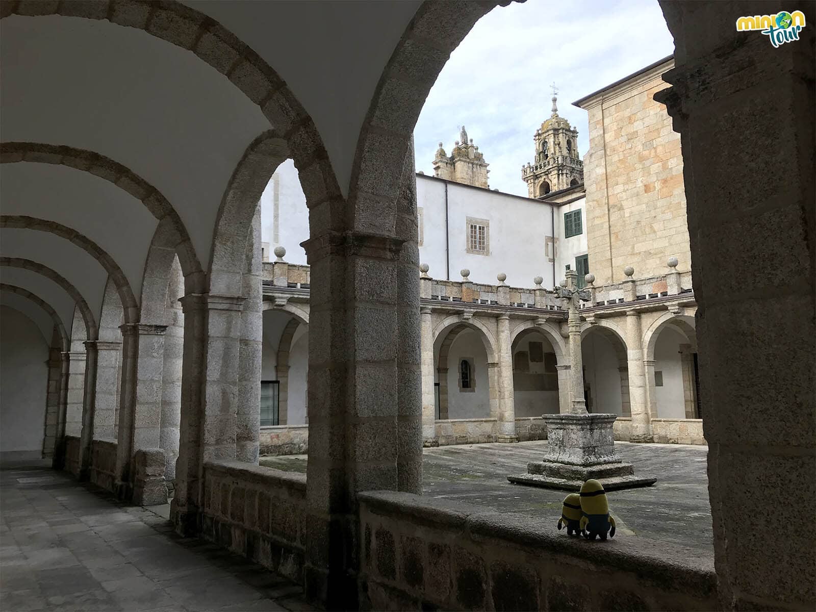 Minions en el claustro de la Catedral de Mondoñedo