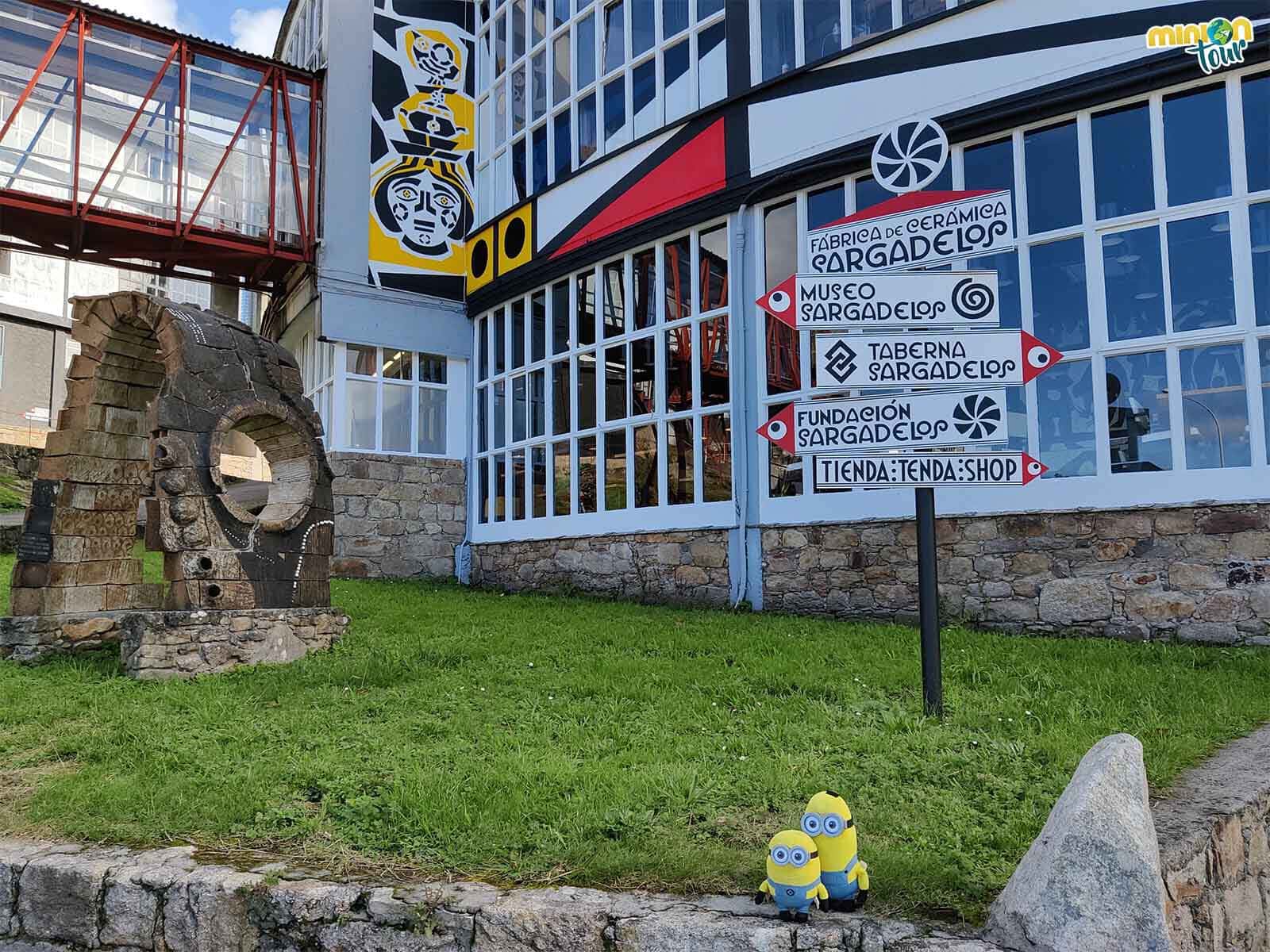 Minions en la fábrica de Sargadelos de Cervo