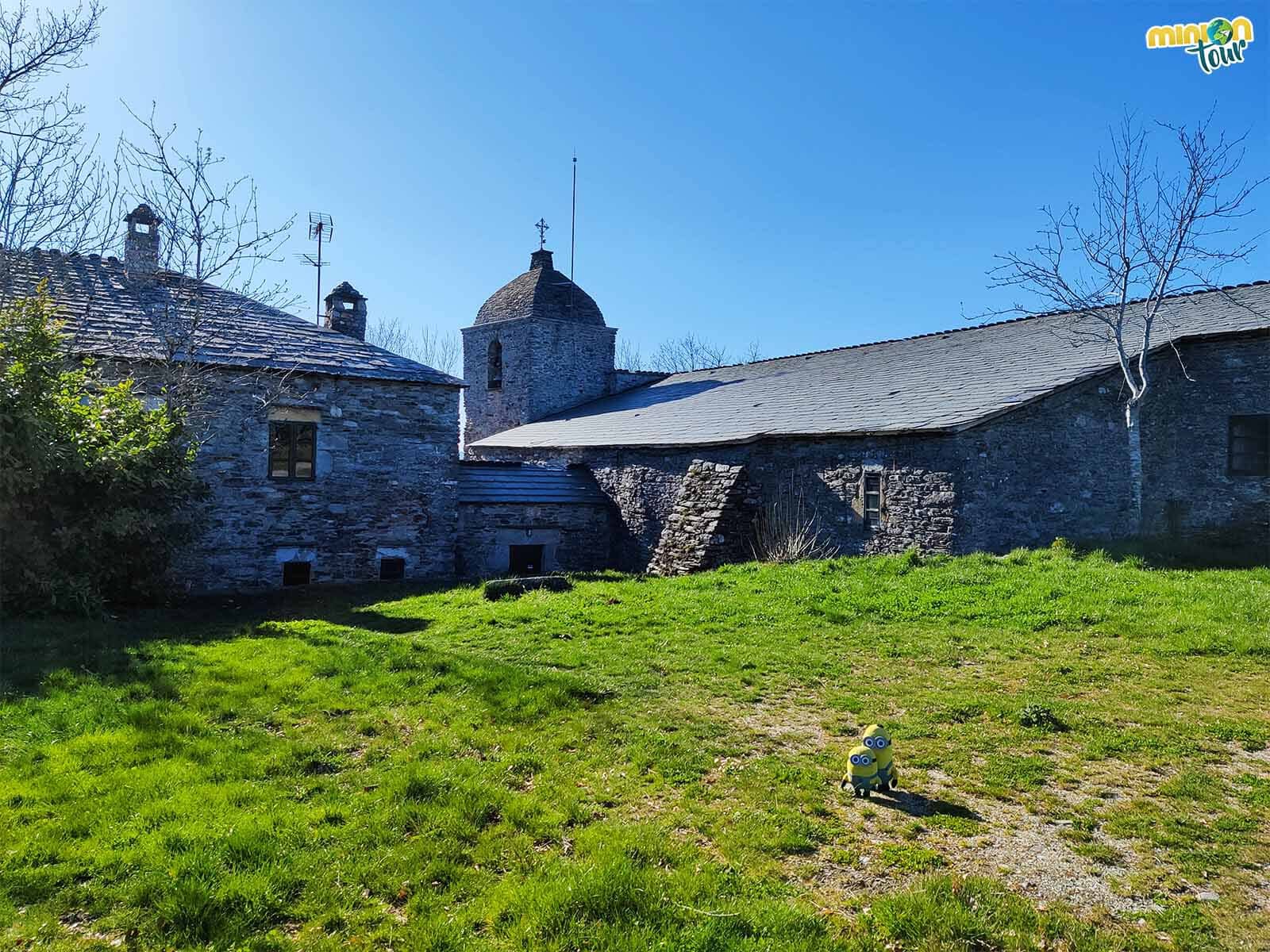 La parte de atrás del Santuario de Santa María la Real también nos pareció curiosa