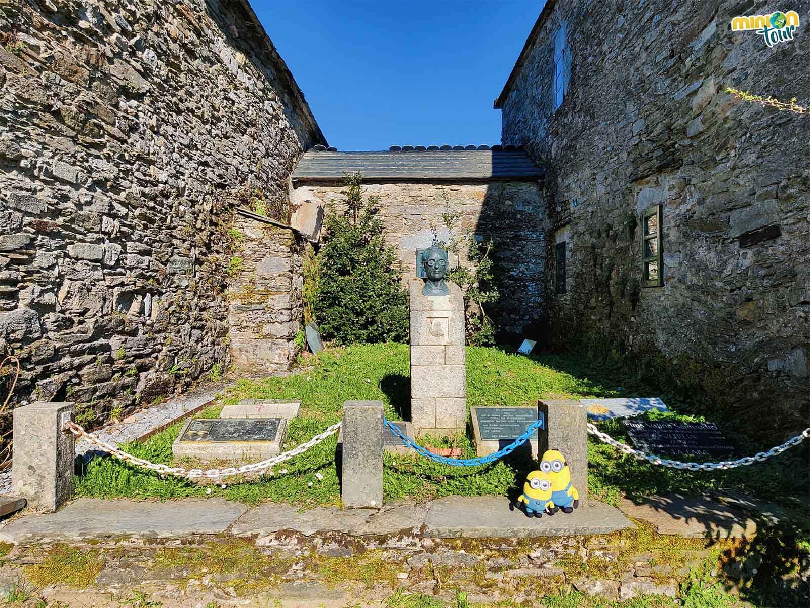 Hemos encontrado el monumento en honor a Elías Valiña