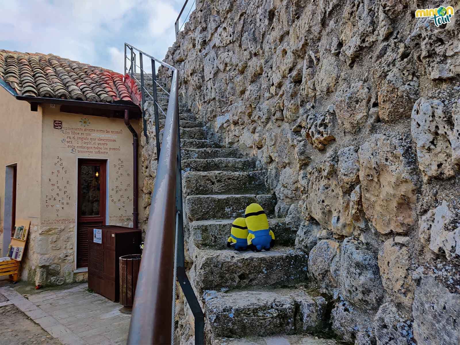 Hemos encontrado las escaleras para subir a la muralla de Urueña