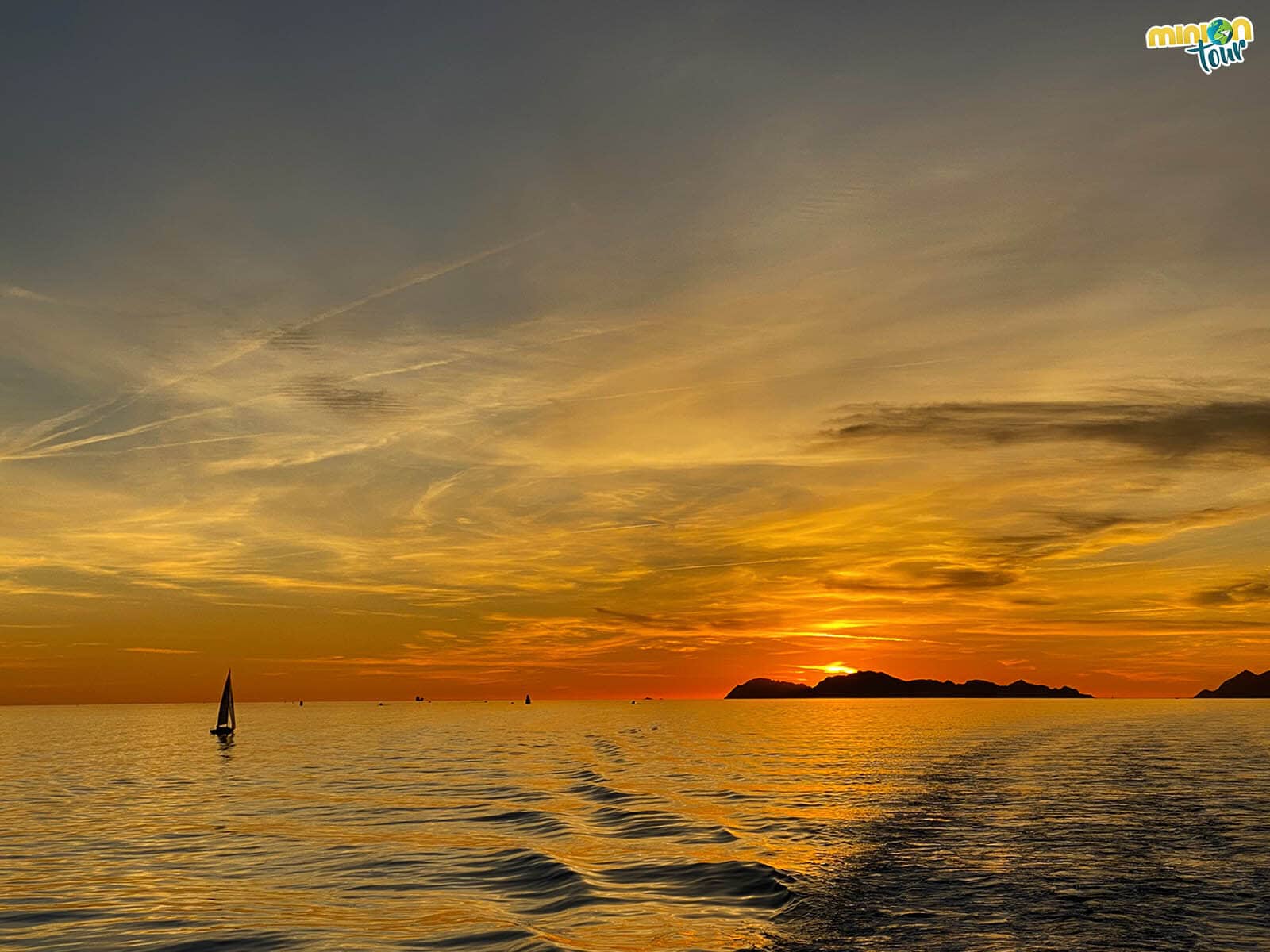 La puesta de sol con las Islas Cíes al fondo es un espectáculo que ver en las Islas Cíes