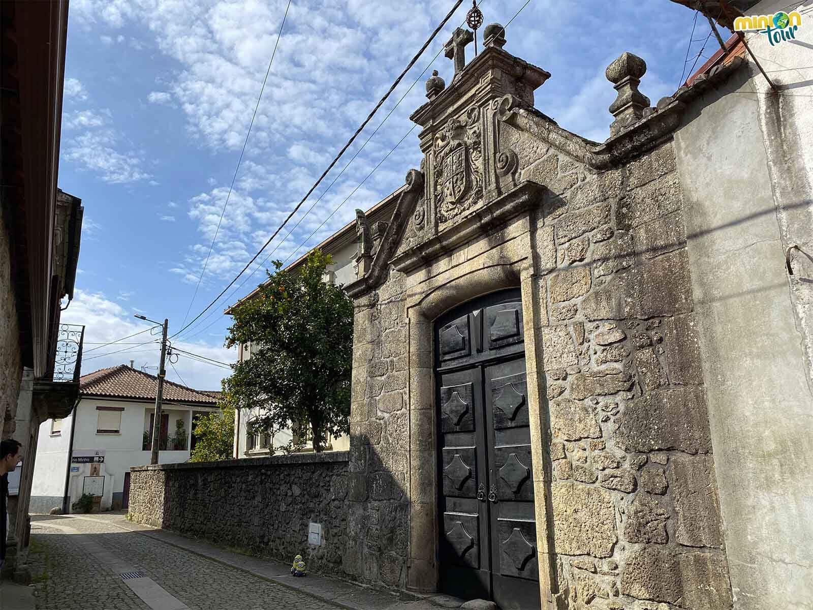 Entre las cosas que puedes ver hay una casa blasonada