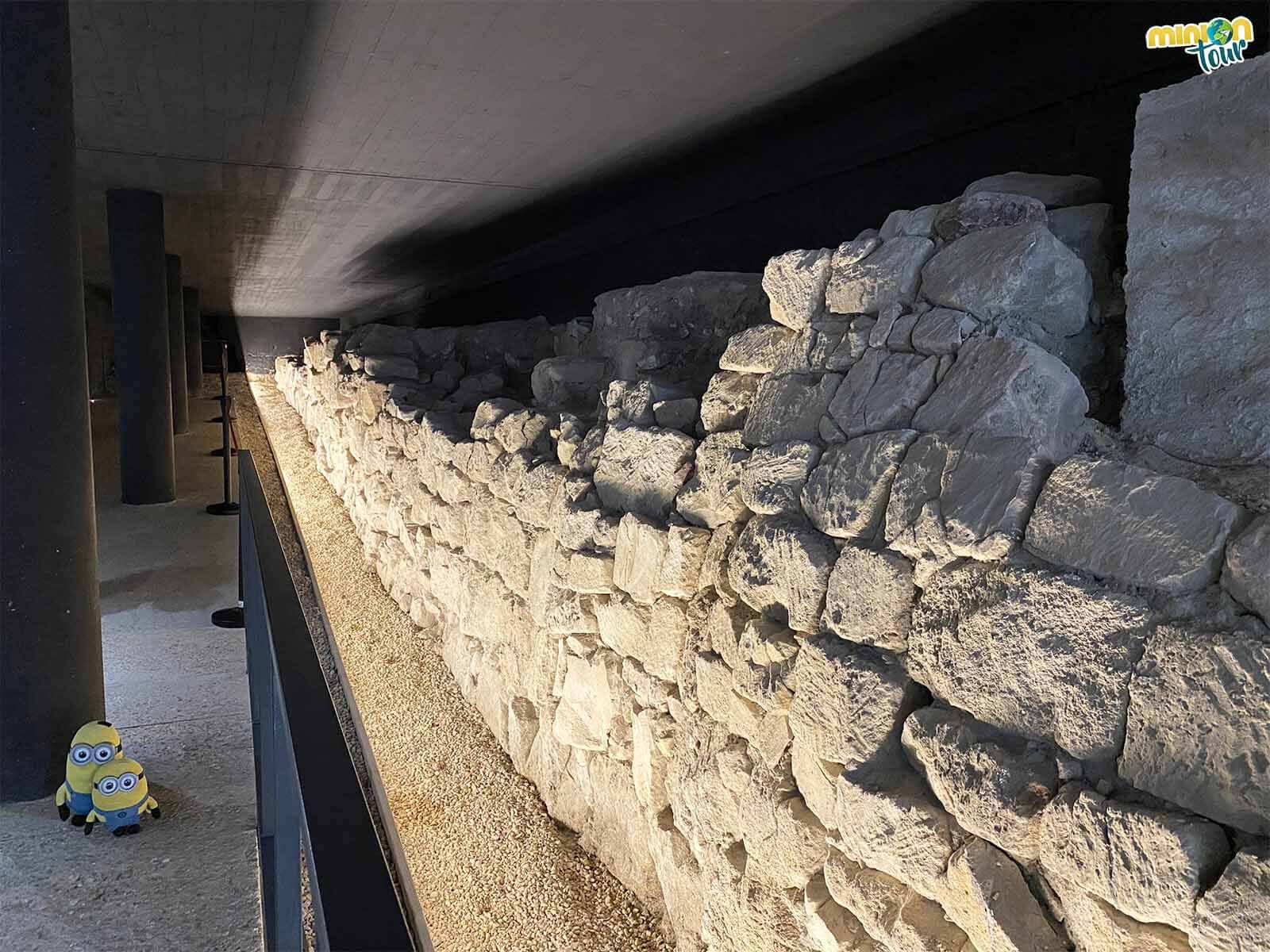 Durante la ruta arqueológica por Salamanca vimos la muralla prerromana