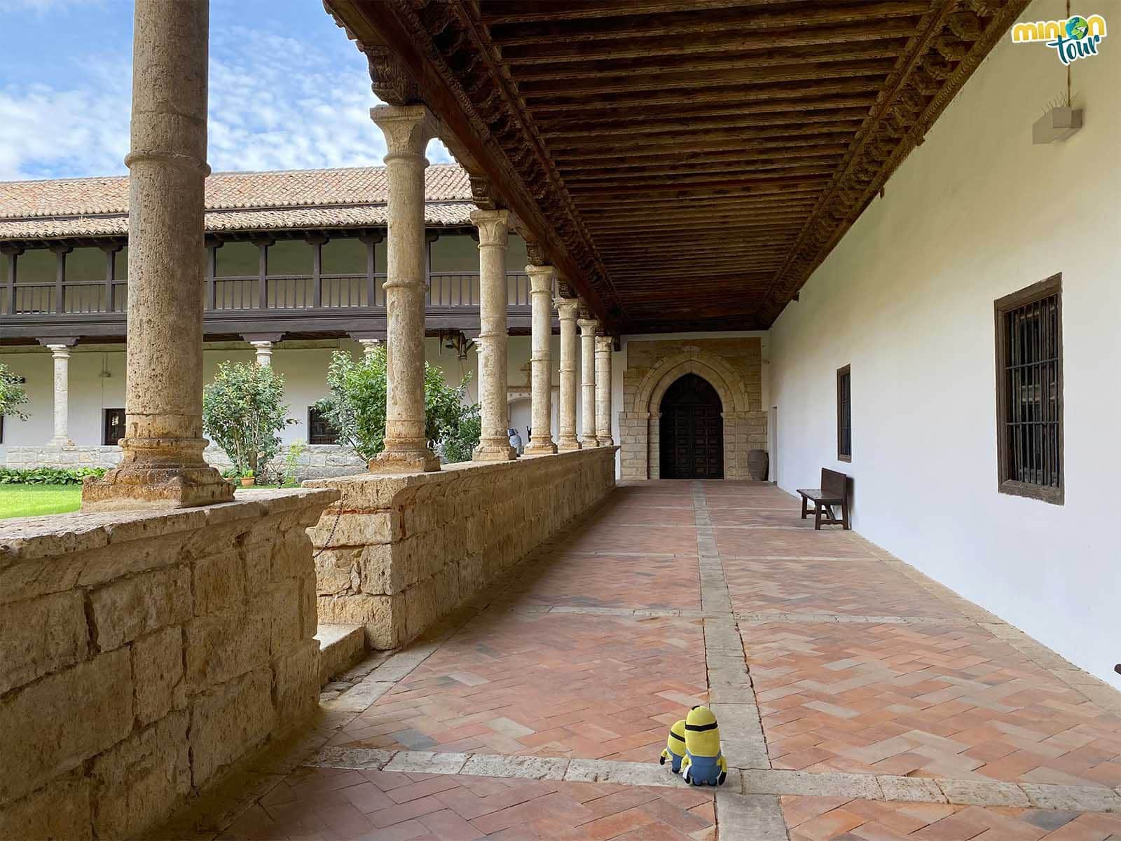 El claustro del Monasterio de Sancti Spiritus el Real es una chulada