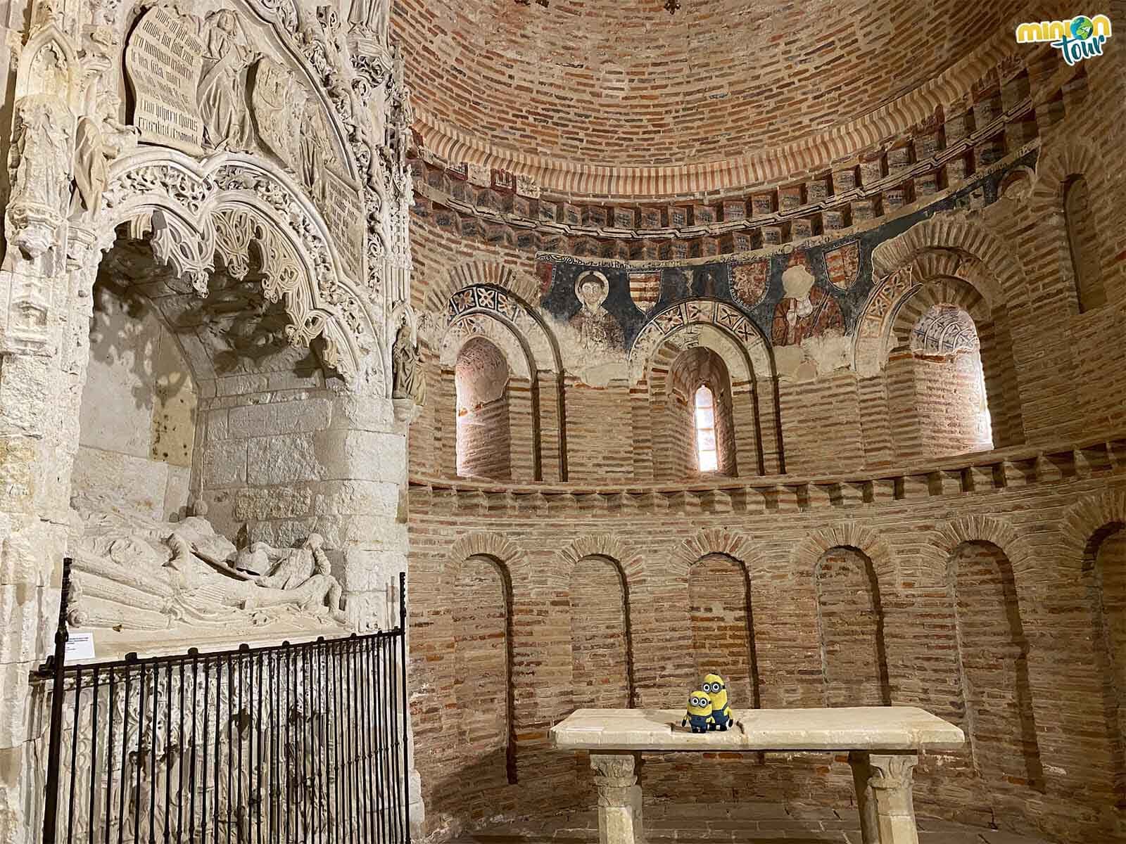 El interior de la Iglesia de San Lorenzo el Real es una maravilla