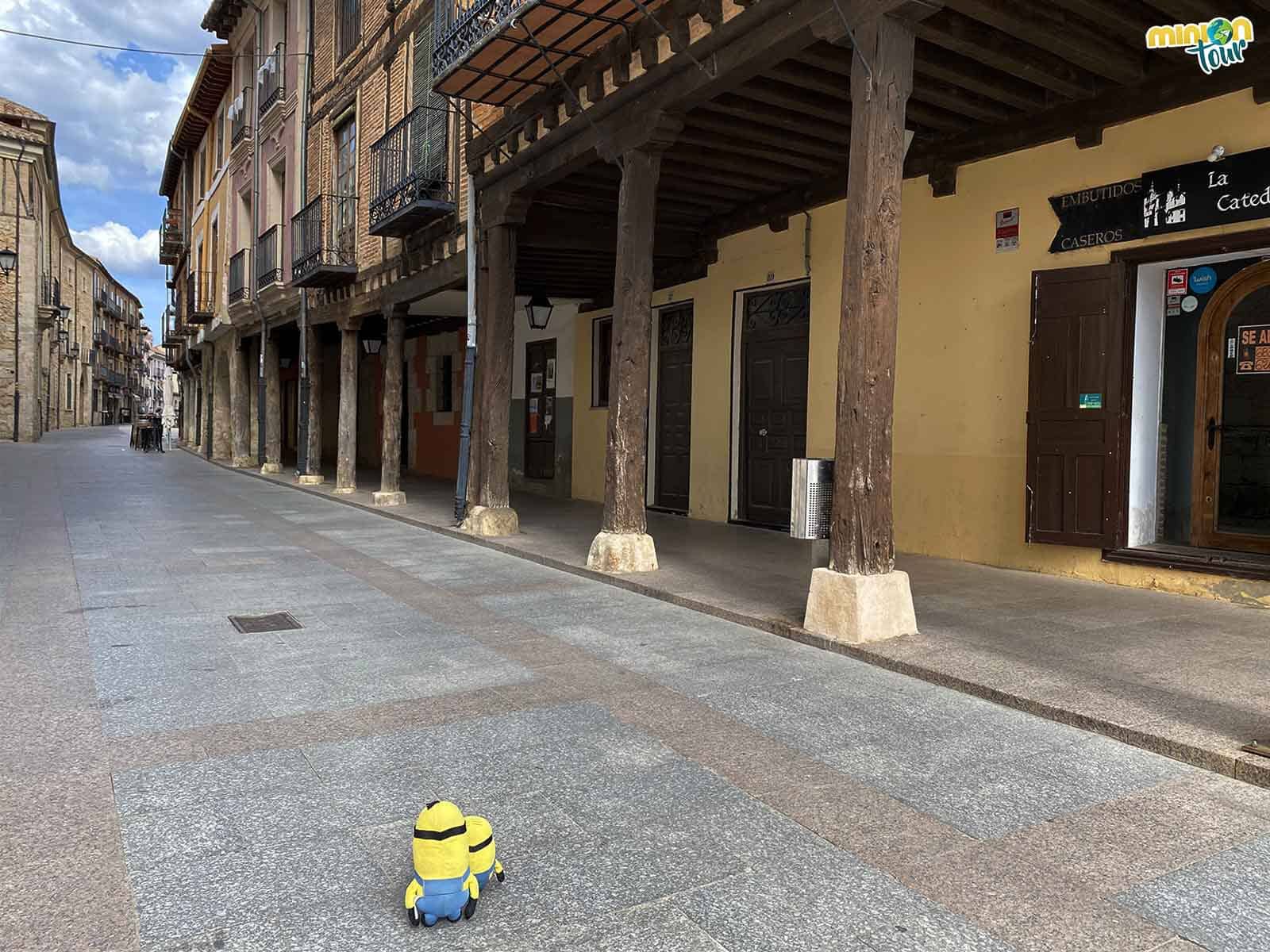 Minions paseando por las calles de El Burgo de Osma, uno de Los Pueblos más Bonitos de España