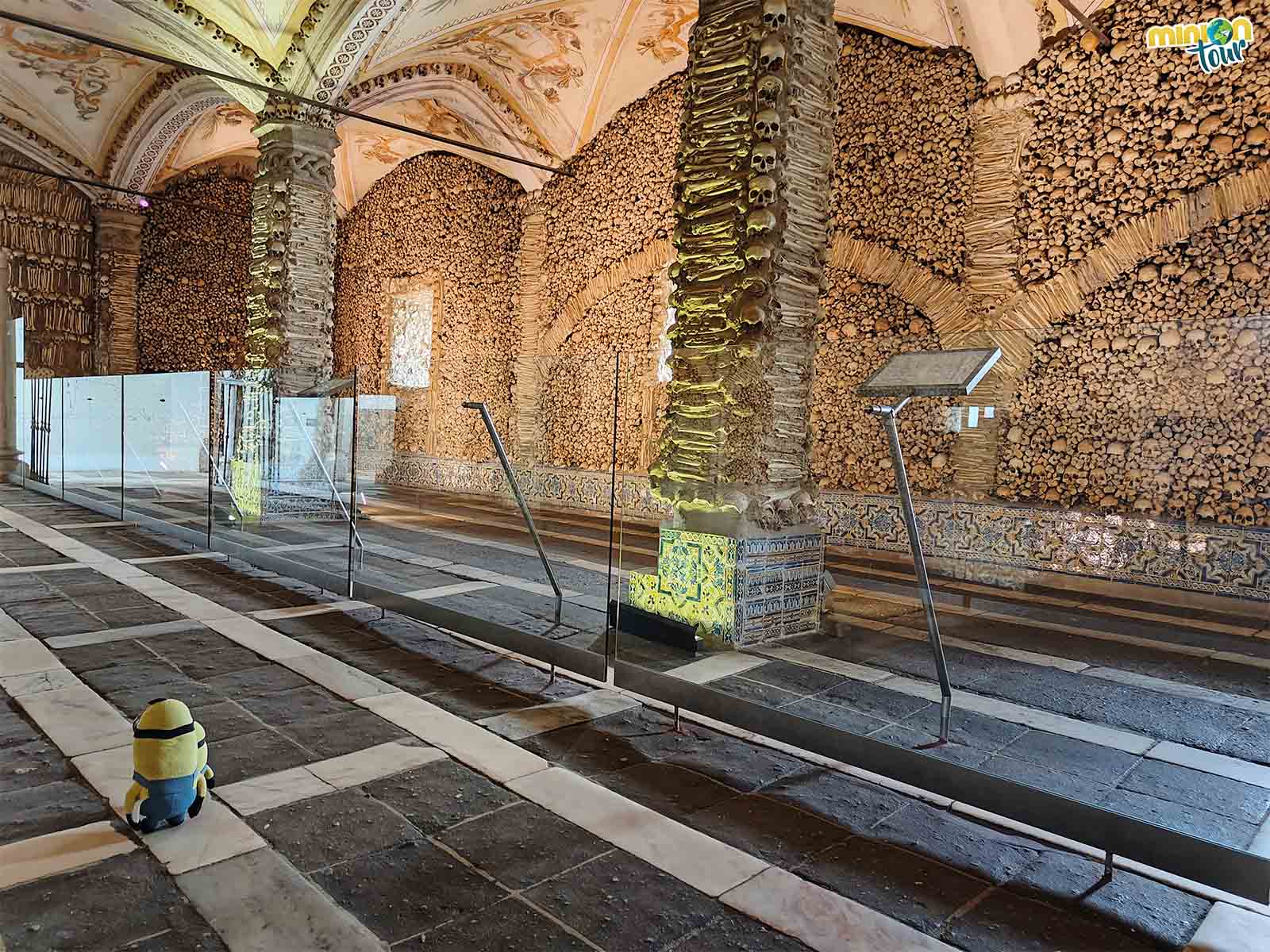 La Capilla de los Huesos de Évora, la más inquietante de Portugal