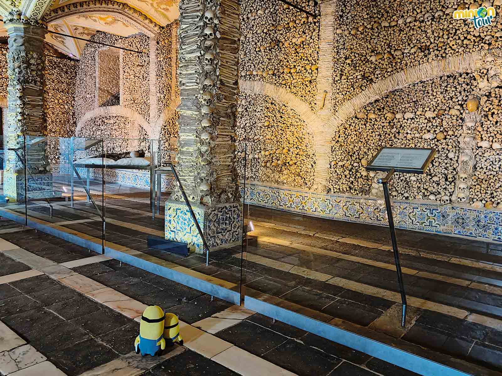 La Capilla de los Huesos de Évora, la más inquietante de Portugal