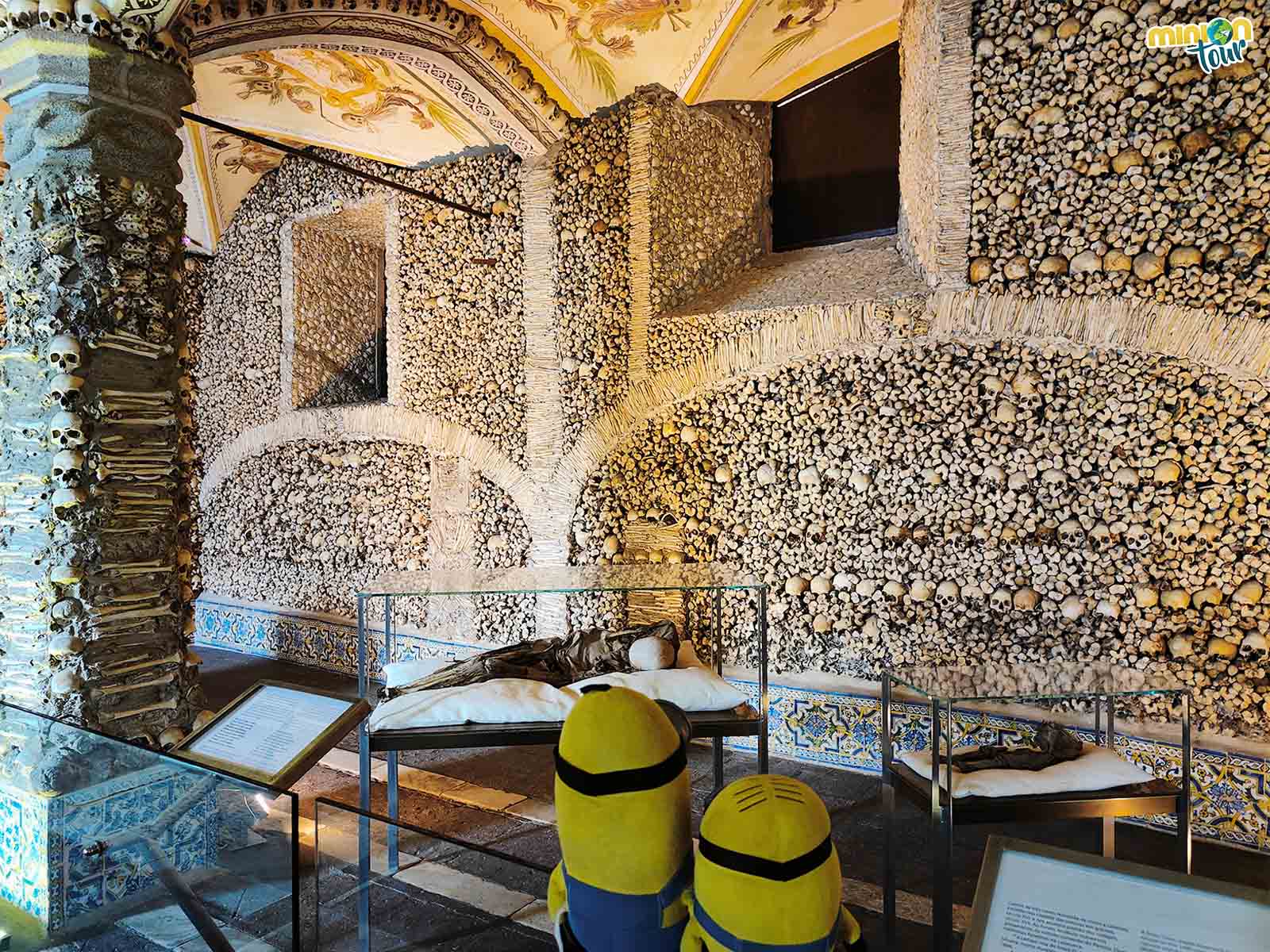 La Capilla de los Huesos de Évora, la más inquietante de Portugal