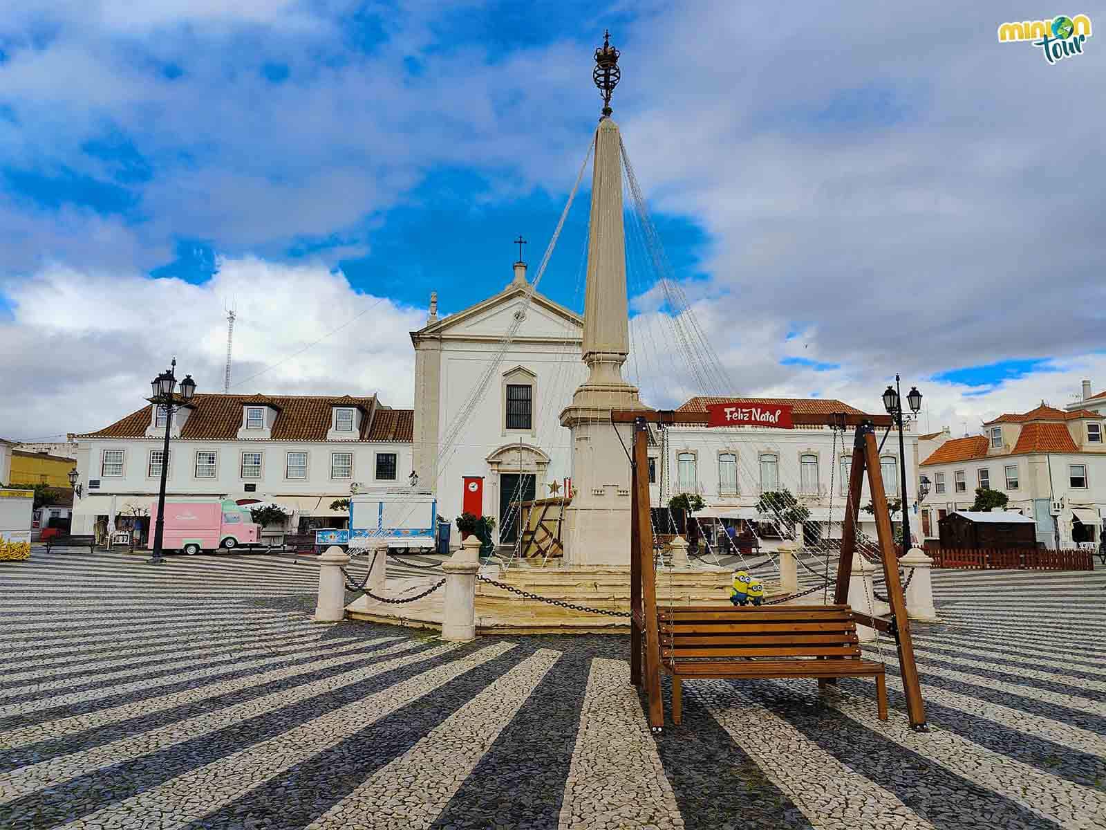 La iglesia de Vila Real de Santo António está en la plaza central