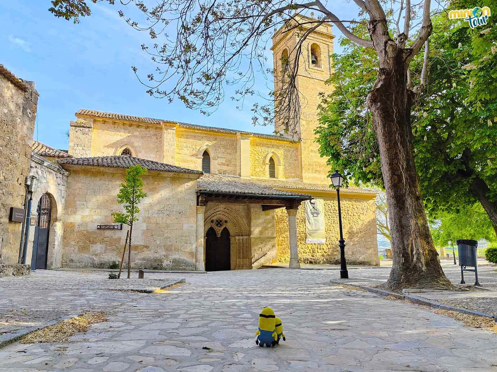 La Iglesia de la Virgen de la Peña está al ladito del castillo