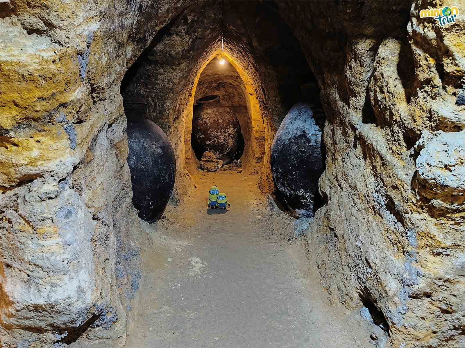 En la visita a las Cuevas Árabes de Brihuega vimos tinajas enormes