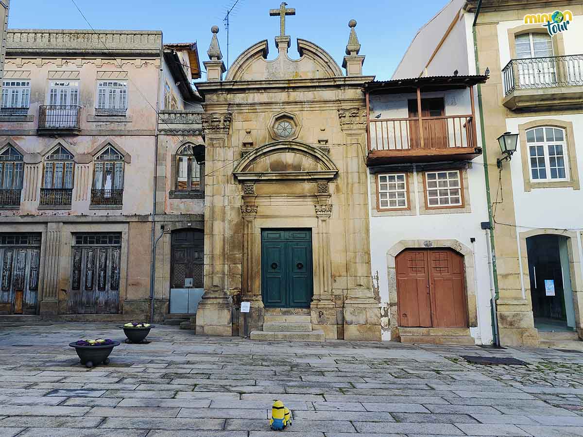 Esta capilla también está en la Plaza de Camões