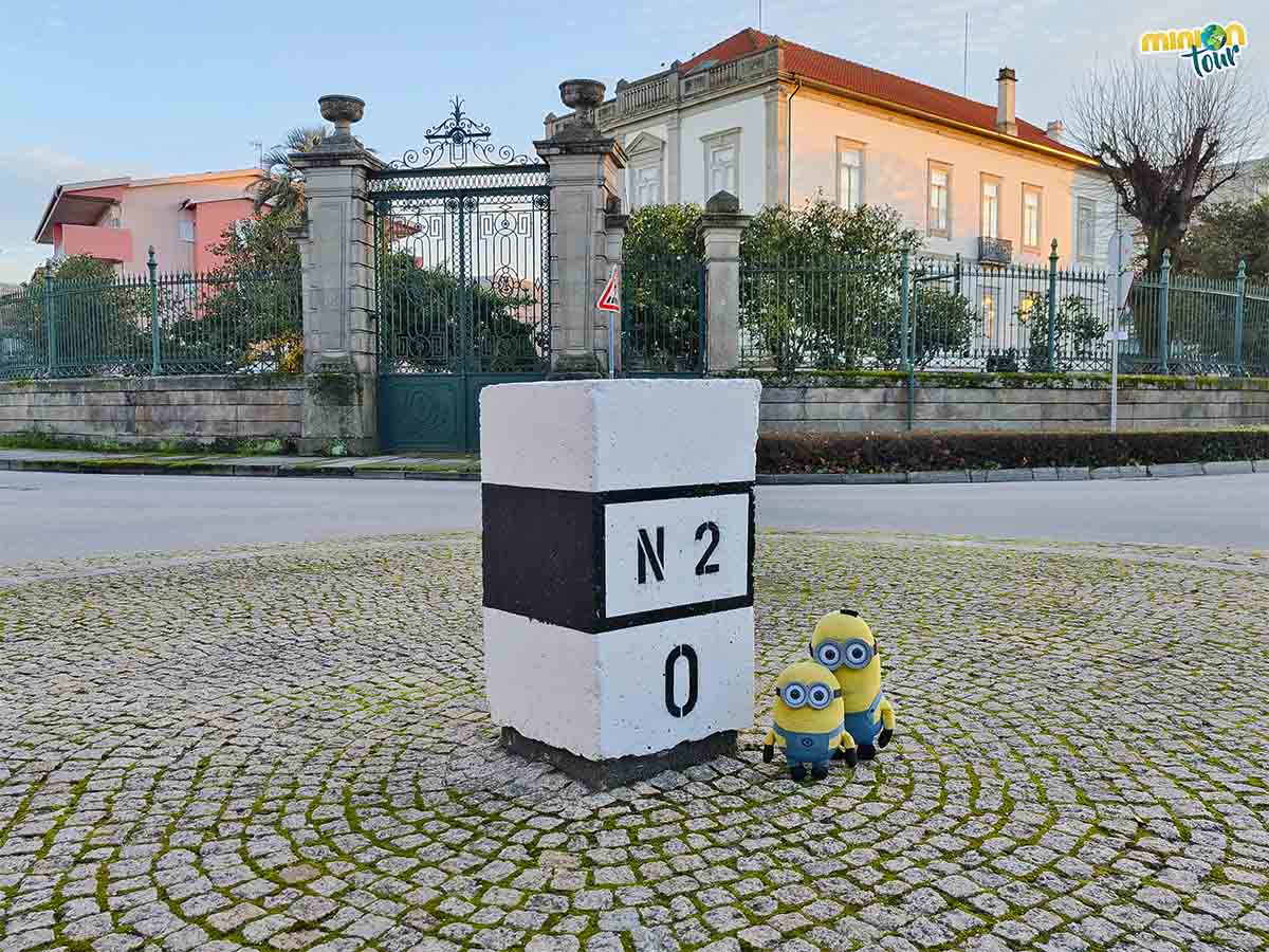 El kilómetro 0 de la N2 es uno de los sitios que tienes que ver en Chaves