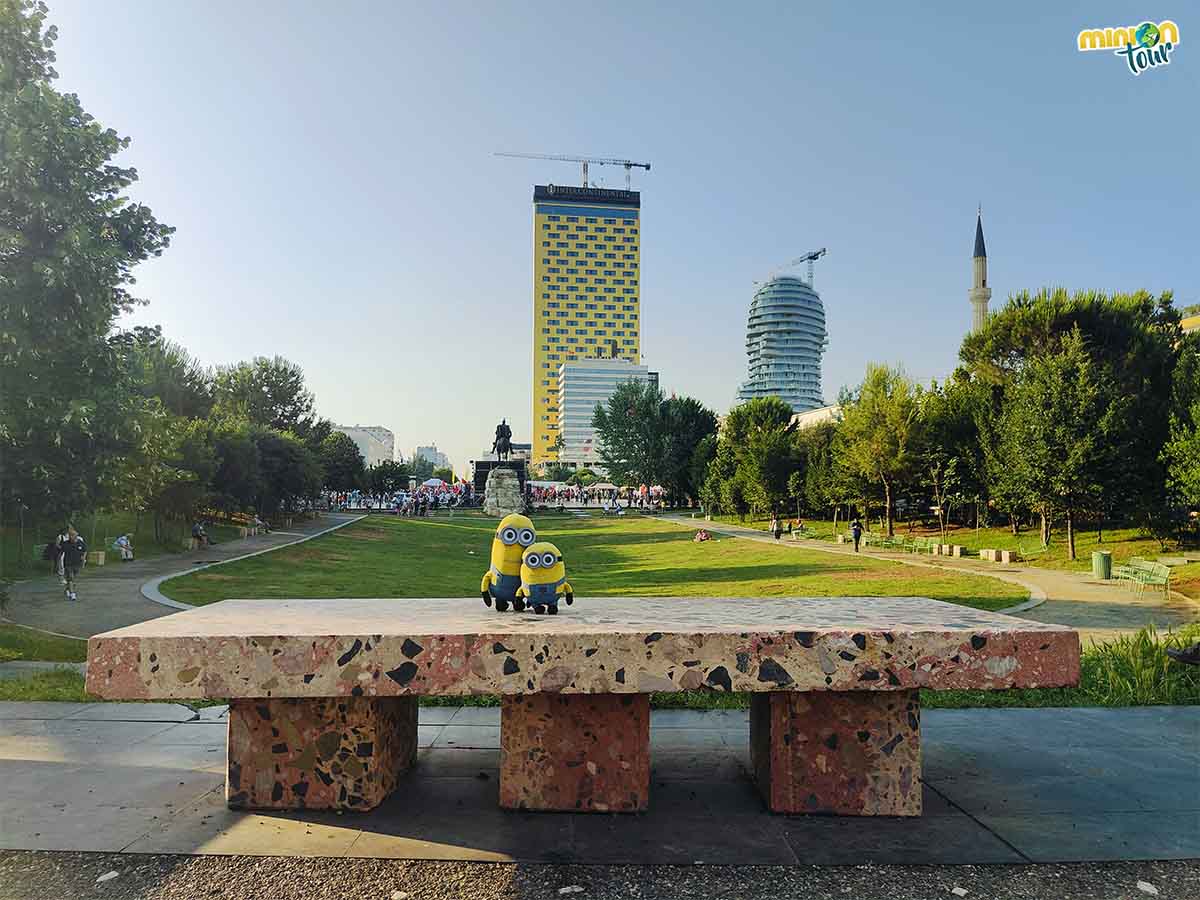 La ruta en coche por Albania empieza en Tirana