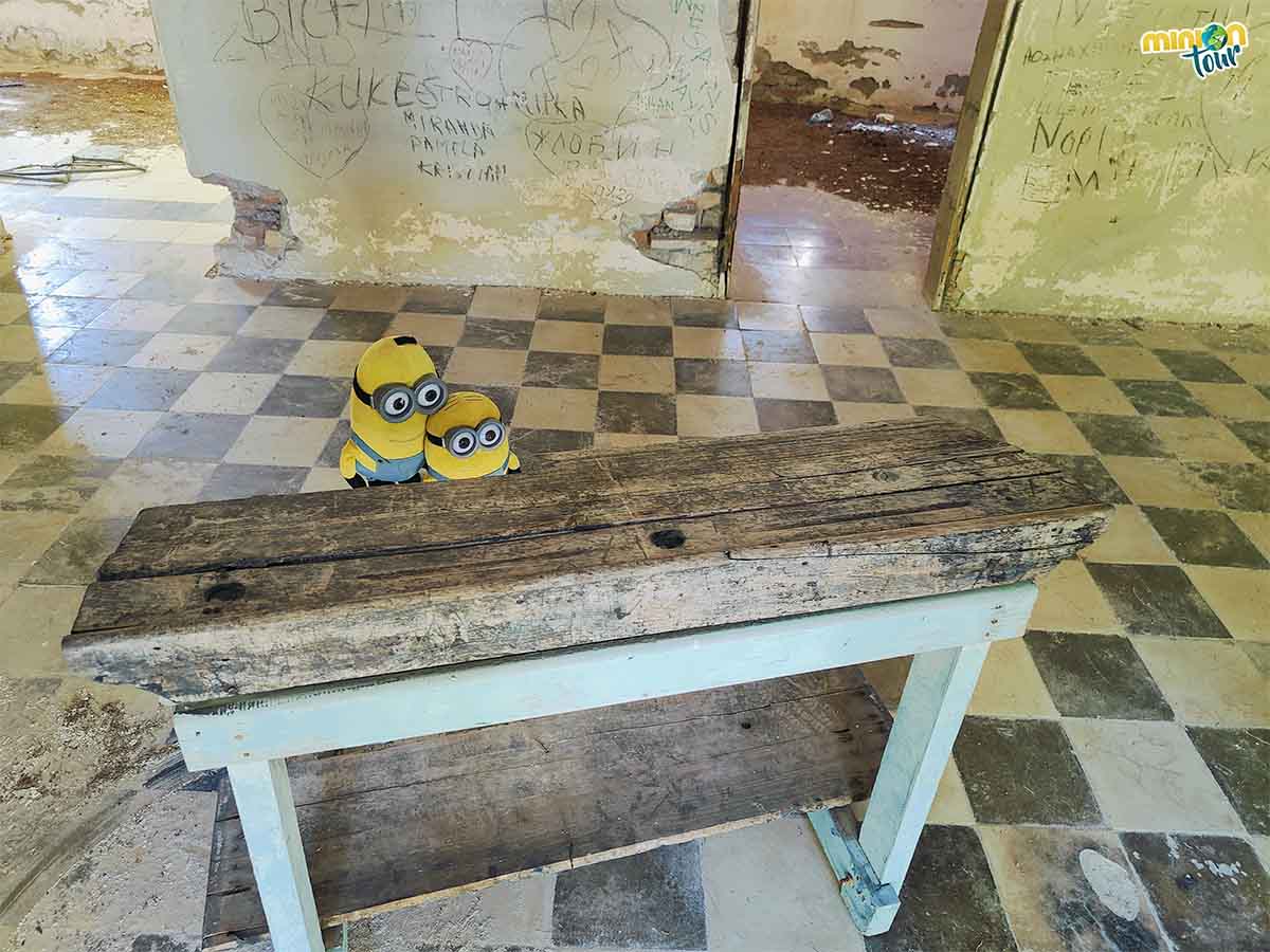 Nos hemos apuntado a la escuela de la isla de Sazan