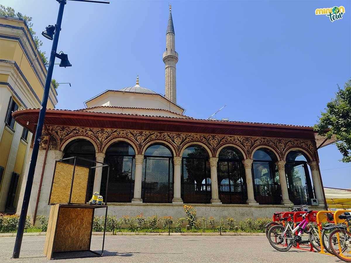 Esta mezquita es un imprescindible que ver en Tirana